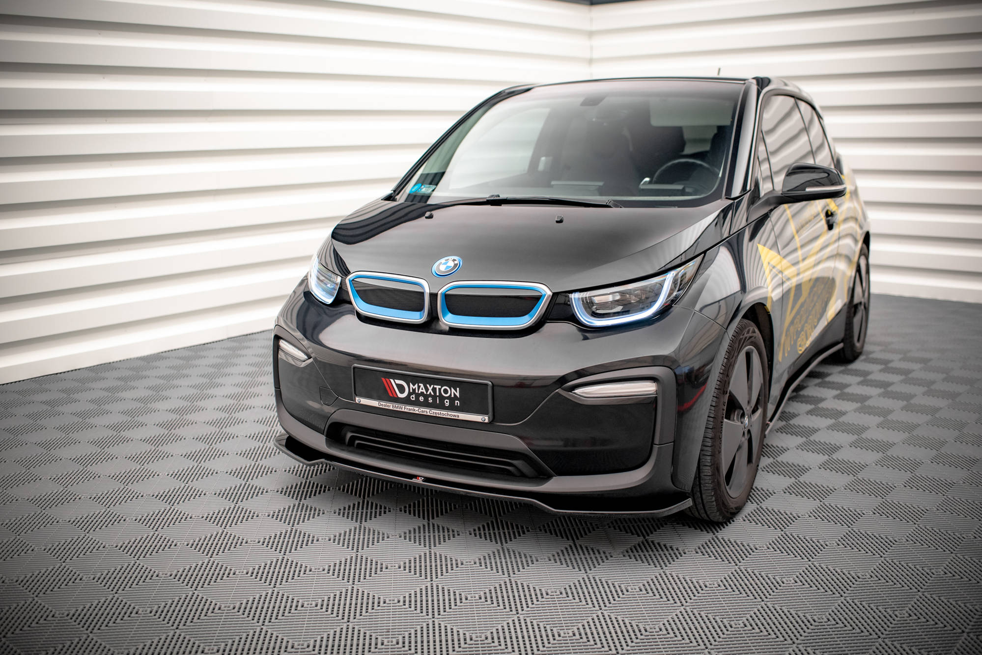 Maxton Design Street+ Spoilerlippe Front Ansatz V.1 passend für BMW i3 S Mk1 Facelift schwarz Hochglanz