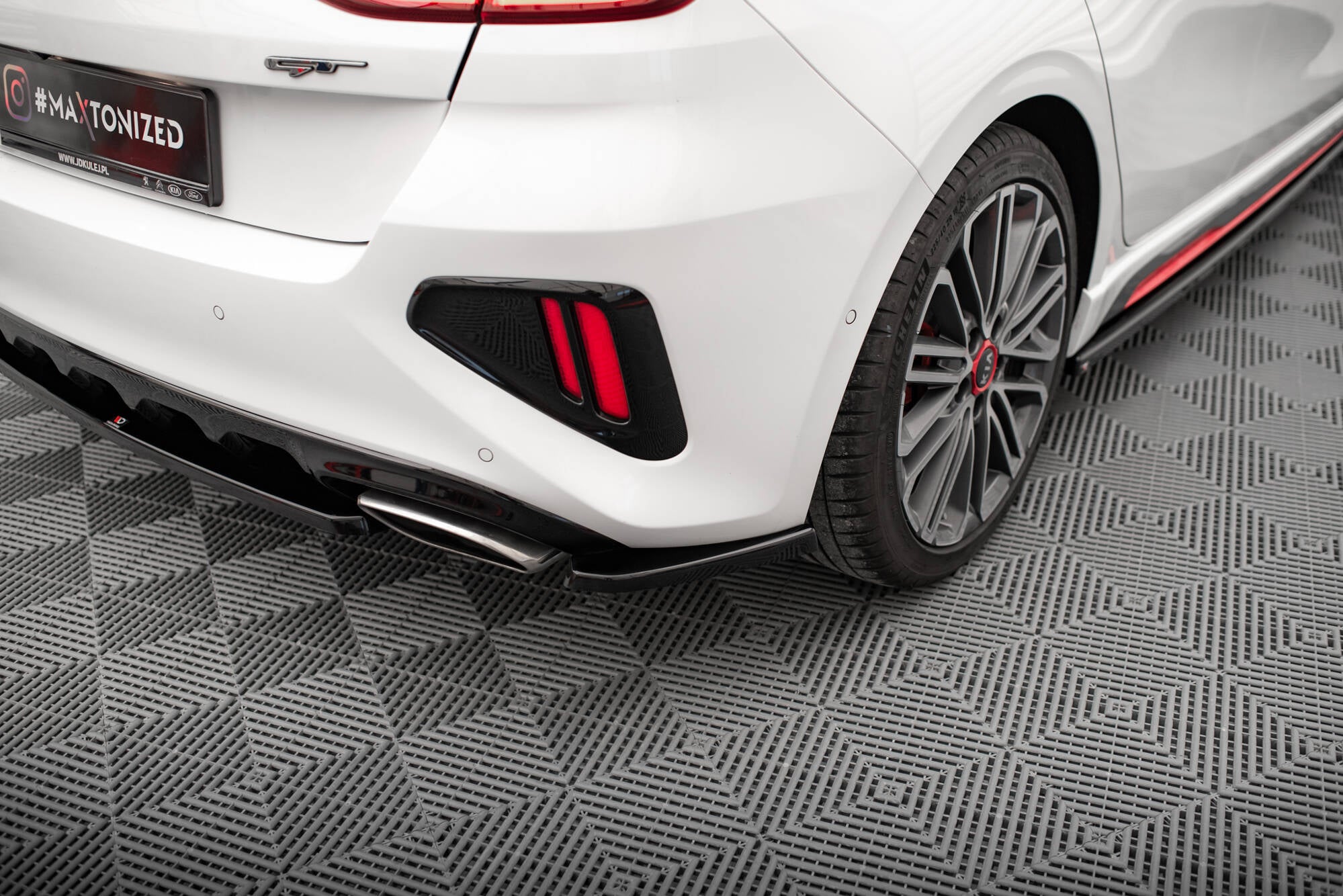 Maxton Design Heck Ansatz Flaps Diffusor passend für Kia Ceed GT Mk3 schwarz Hochglanz