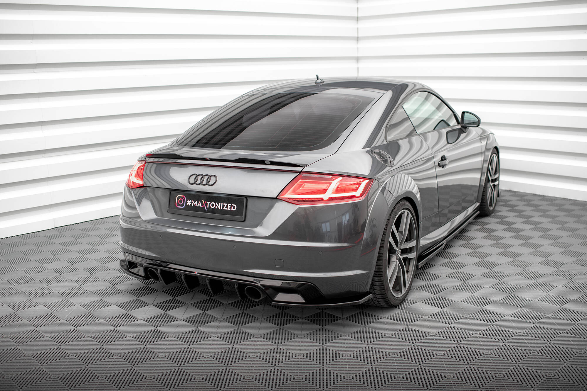 Maxton Design Heck Ansatz Flaps Diffusor V.2 passend für Audi TT S-Line 8S schwarz Hochglanz