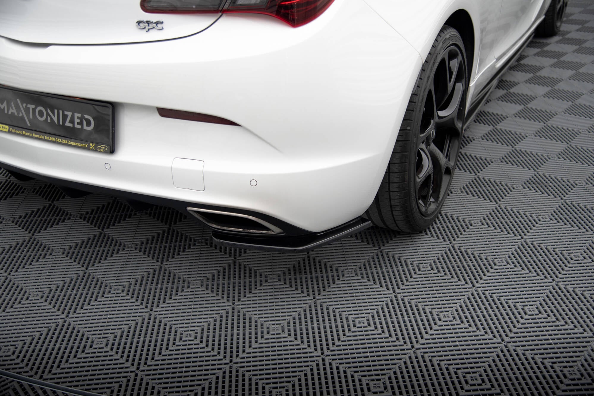Maxton Design Heck Ansatz Flaps Diffusor passend für OPEL ASTRA J OPC / VXR schwarz Hochglanz