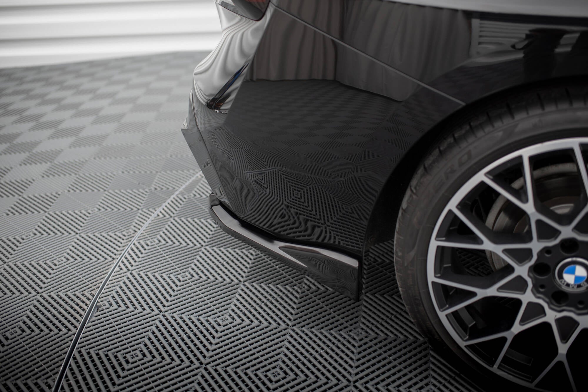 Maxton Design Heck Ansatz Flaps Diffusor V.4 passend für BMW 2 G42 schwarz Hochglanz
