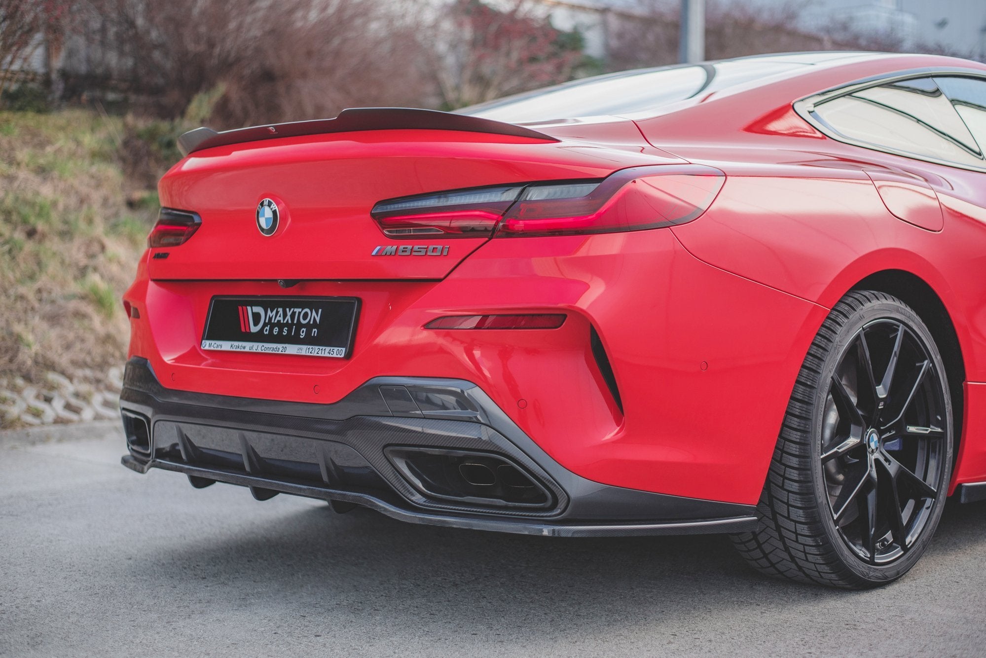 Maxton Design Street+ Mittlerer Diffusor RACE passend für BMW 8 Coupe M-Paket G15 schwarz Hochglanz