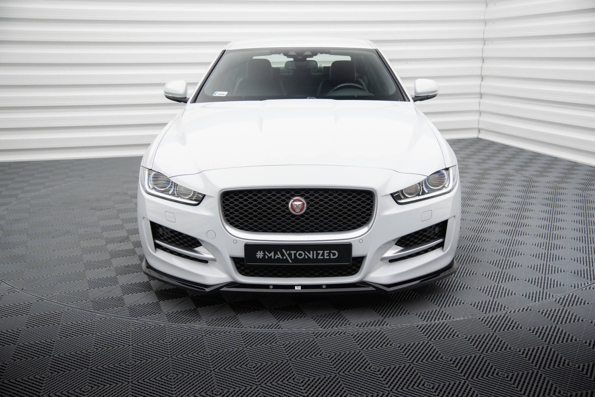Maxton Design Street+ Spoilerlippe Front Ansatz V.2 passend für Jaguar XE R-Sport X760 schwarz Hochglanz