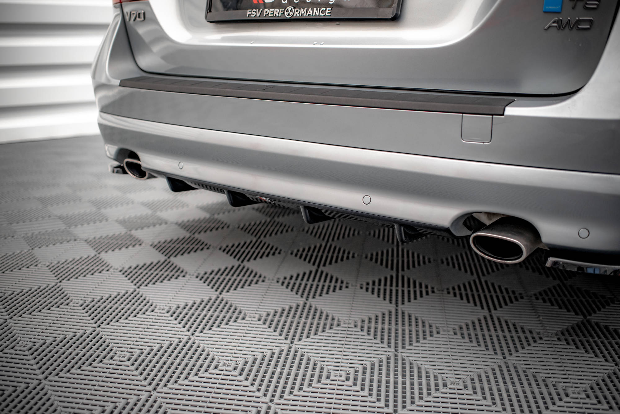 Maxton Design Diffusor Heck Ansatz passend für Volvo V70 Mk3 schwarz Hochglanz