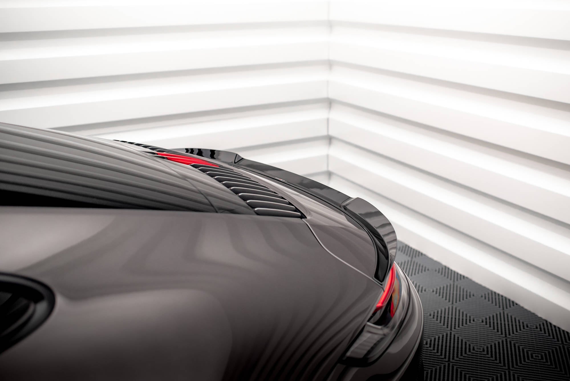 Maxton Design Spoiler CAP passend für Porsche 911 Carrera 4S 992 schwarz Hochglanz