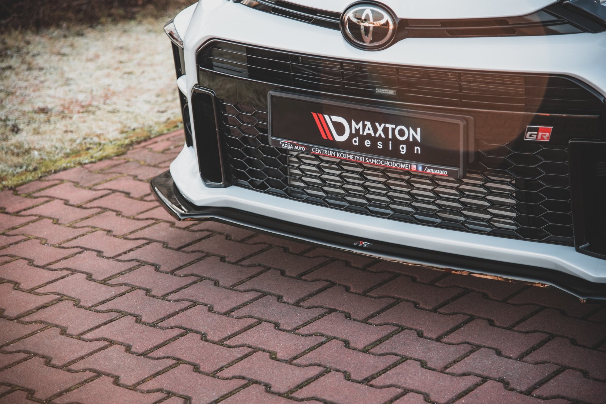 Maxton Design Street+ Spoilerlippe Front Ansatz V.1 passend für Toyota GR Yaris Mk4 schwarz Hochglanz