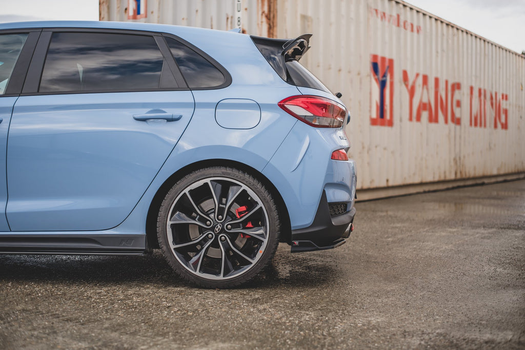 Maxton Design Heck Ansatz Flaps Diffusor V.3 passend für Hyundai I30 N Mk3 Hatchback schwarz Hochglanz