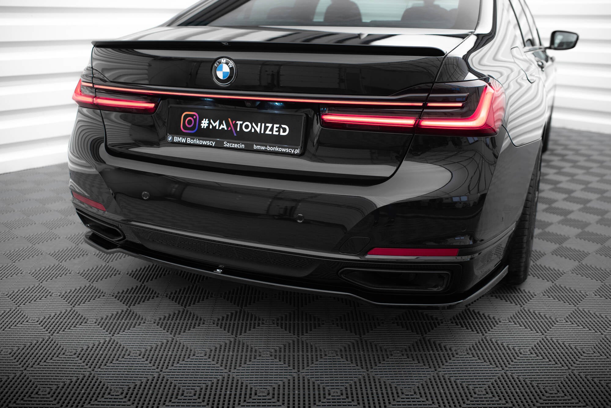 Maxton Design Heckansatz BMW 7 G11 / G12 Facelift schwarz Hochglanz für BMW 7er G11