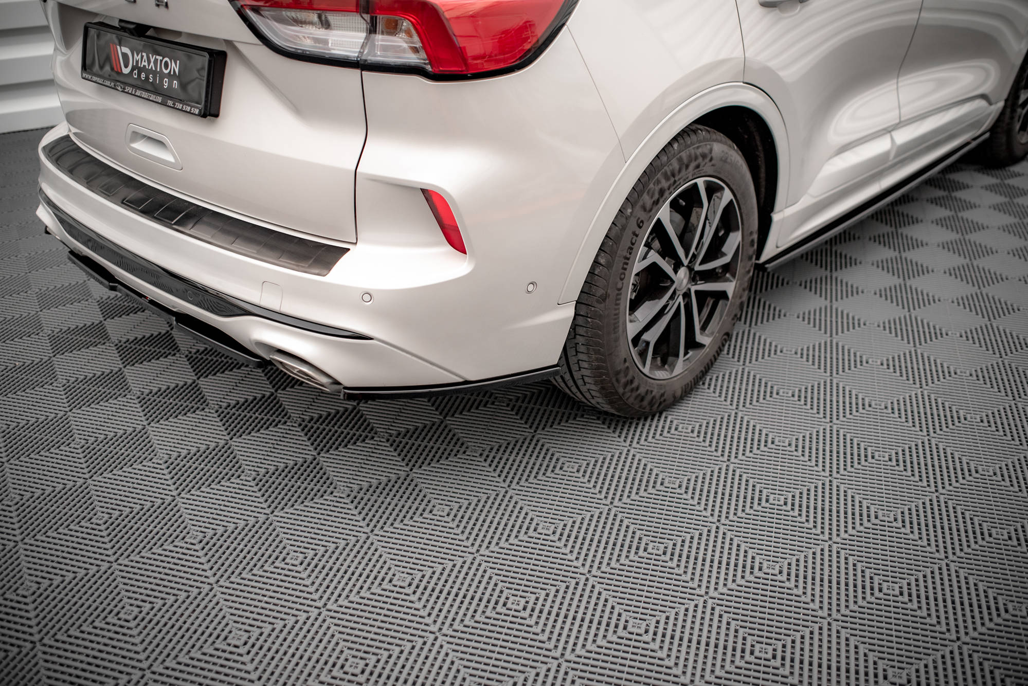 Maxton Design Heck Ansatz Flaps Diffusor für Ford Kuga ST-Line Mk3 Carbon Look