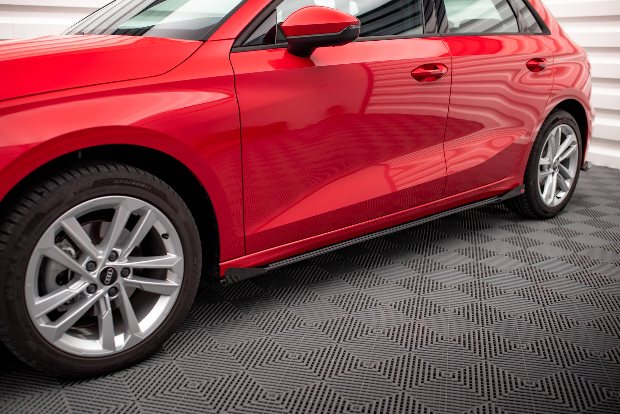 Maxton Design Street Pro Street+ Seitenschweller Leisten + Flaps passend für Audi A3 8Y schwarz Hochglanz