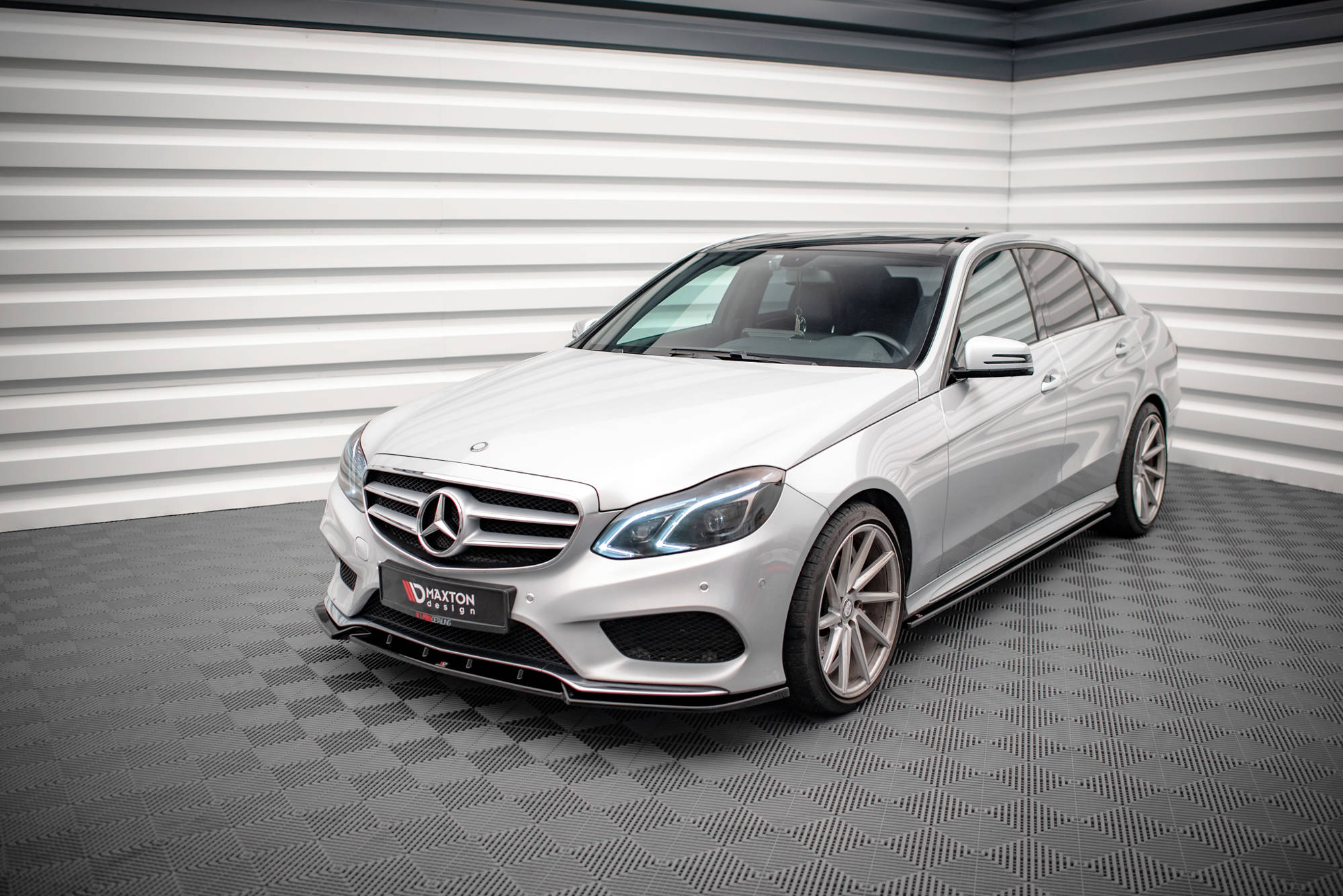 Maxton Design Street+ Seitenschweller Leisten passend für Mercedes-Benz E63 AMG / AMG-Line Limousine W212 Facelift schwarz Hochglanz