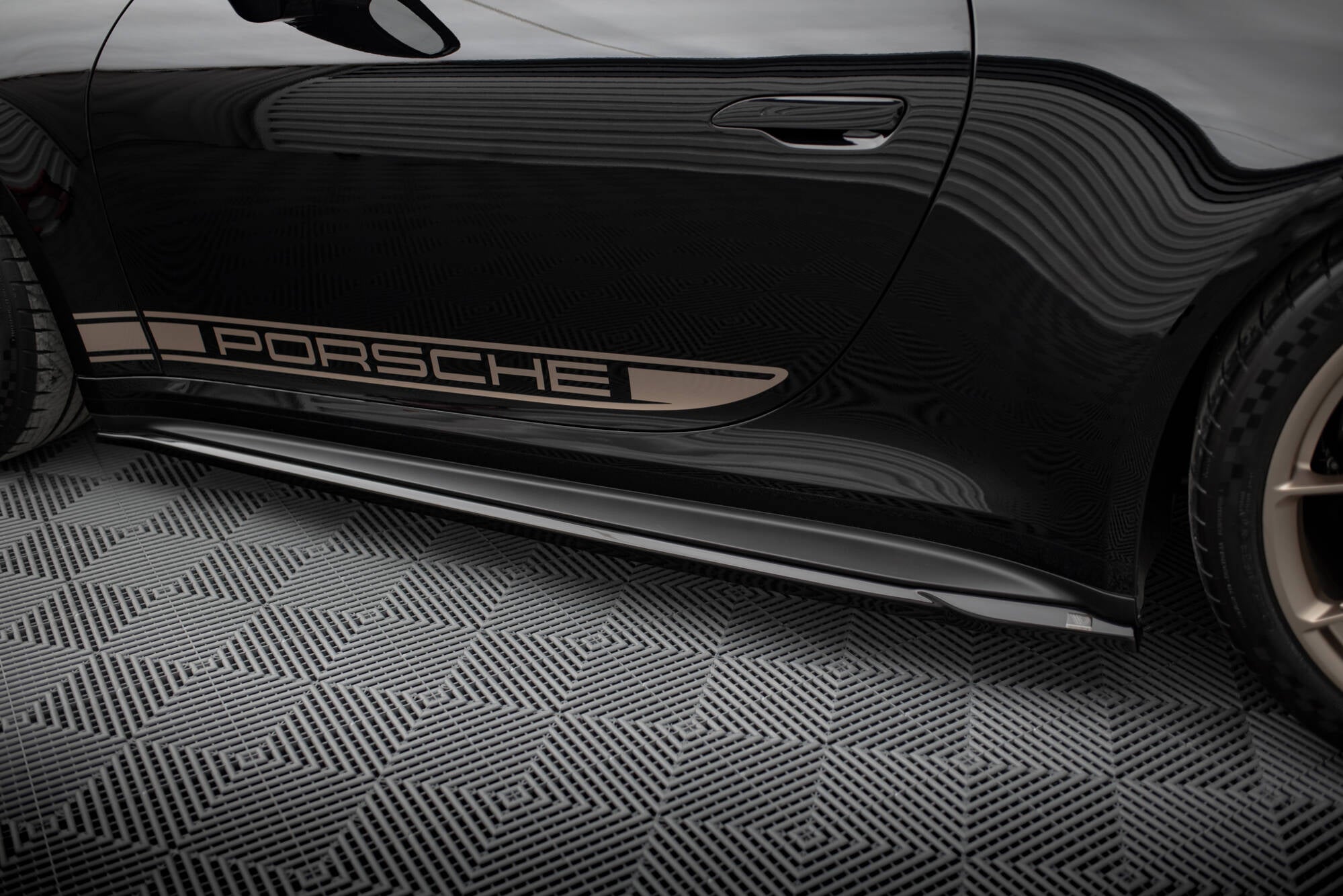 Maxton Design Street+ Seitenschweller Leisten passend für Porsche 911 992 GT3 schwarz Hochglanz