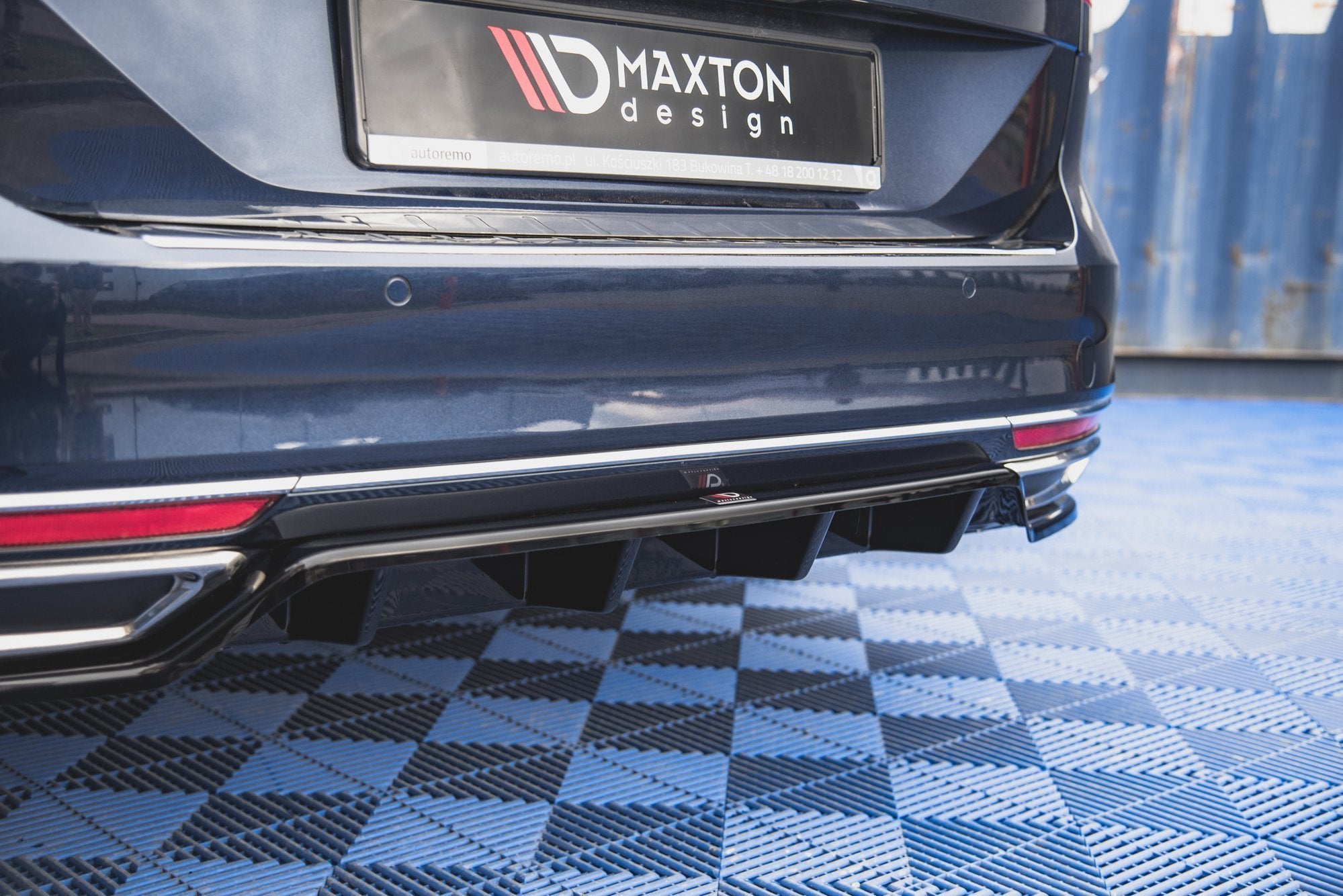 Maxton Design Street+ Mittlerer Diffusor RACE passend für VW Passat B8 schwarz Hochglanz