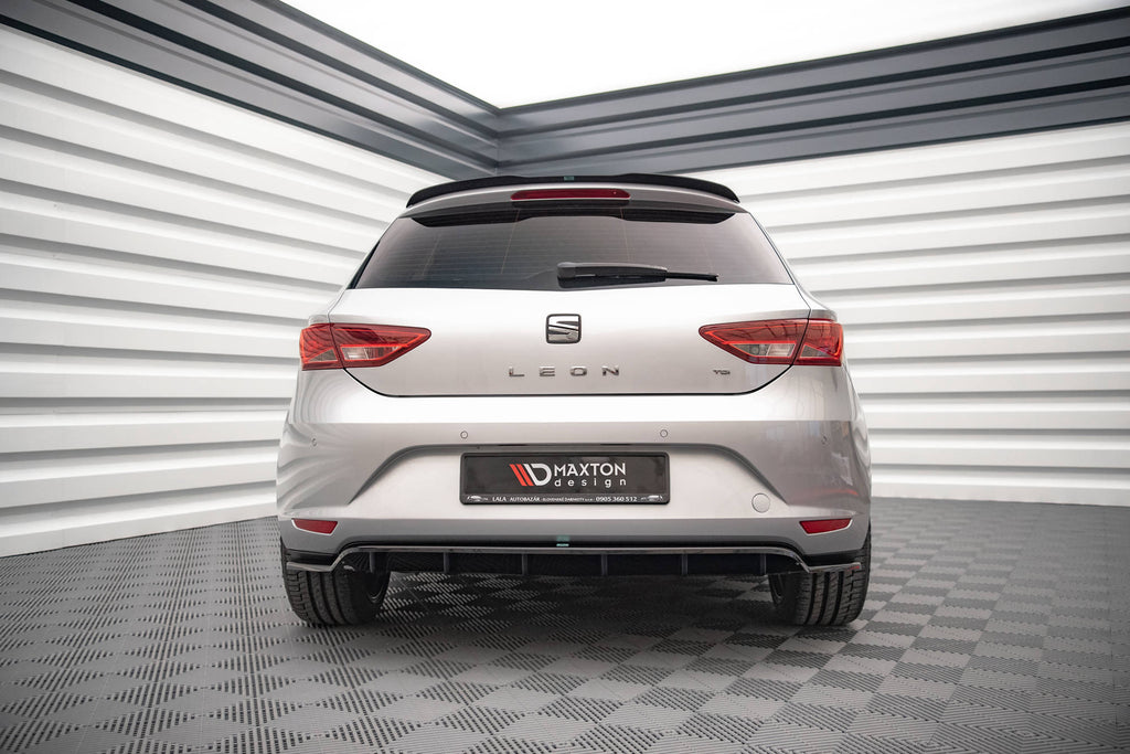 Maxton Design Street+ Mittlerer Diffusor RACE passend für Seat Leon Hatchback Mk3 schwarz Hochglanz