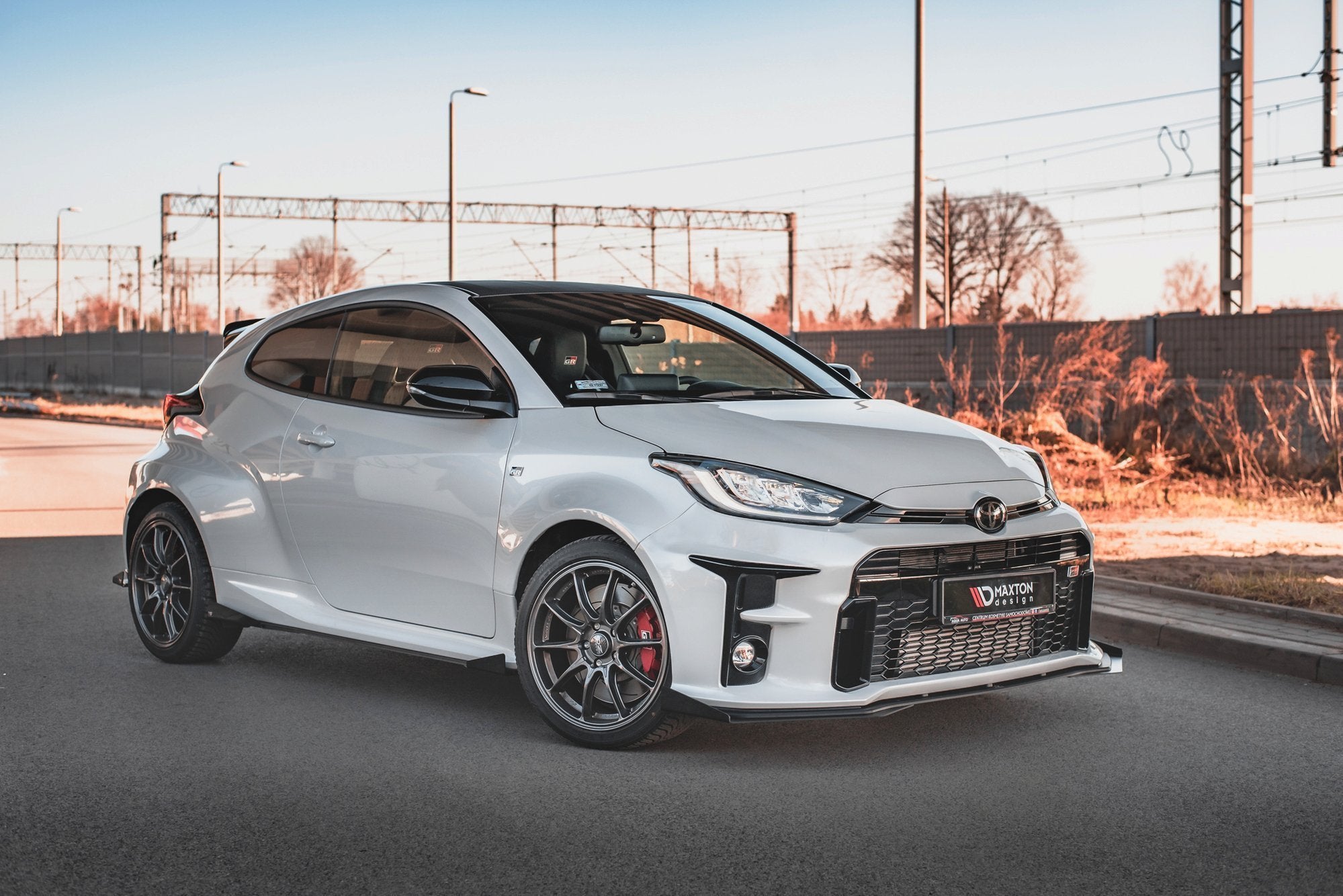 Maxton Design Street Pro Street+ Spoilerlippe Front Ansatz passend für + Flaps passend für Toyota GR Yaris Mk4 schwarz Hochglanz