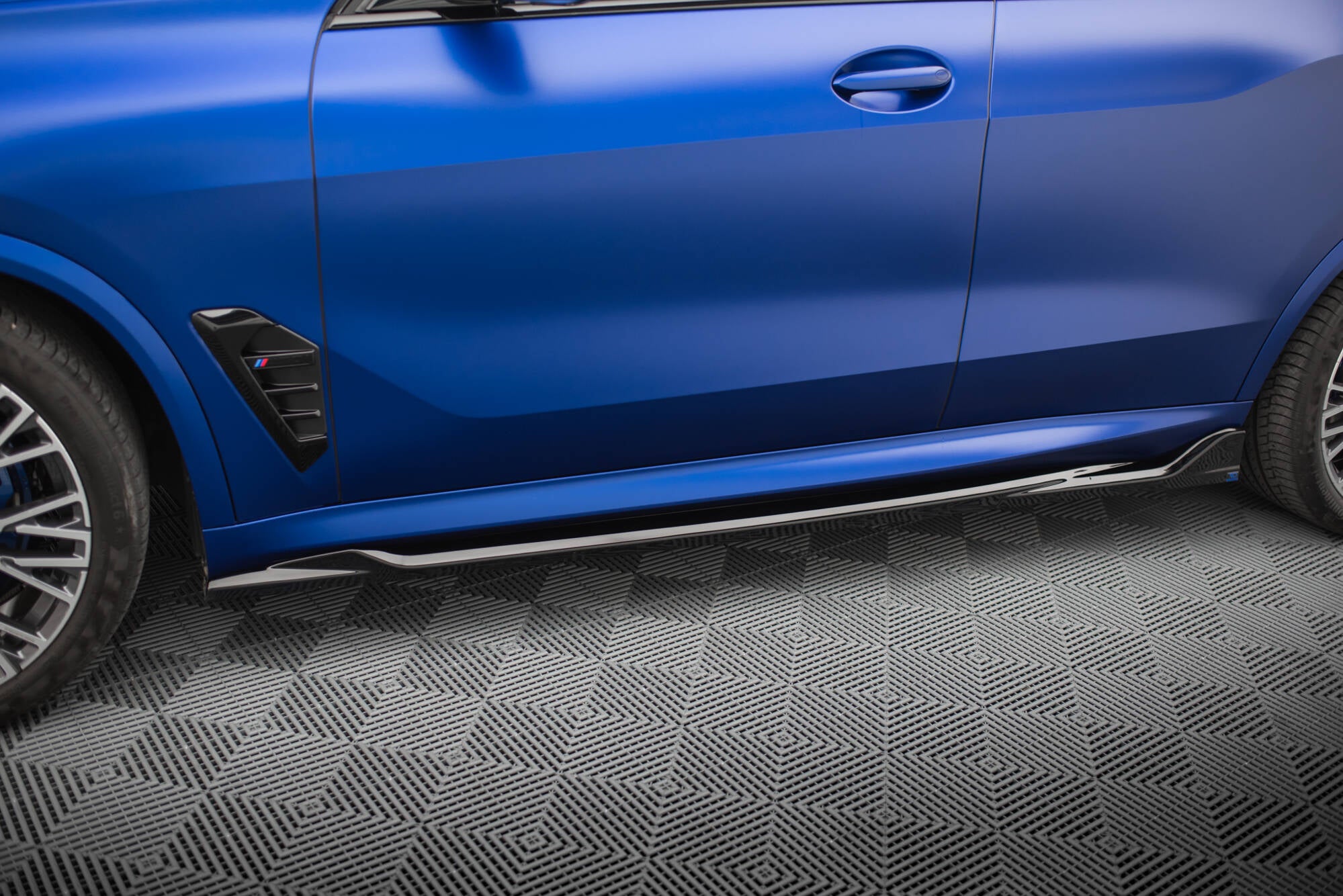 Maxton Design Street+ Seitenschweller Leisten V.2 passend für BMW X5 M-Paket G05 Facelift schwarz Hochglanz