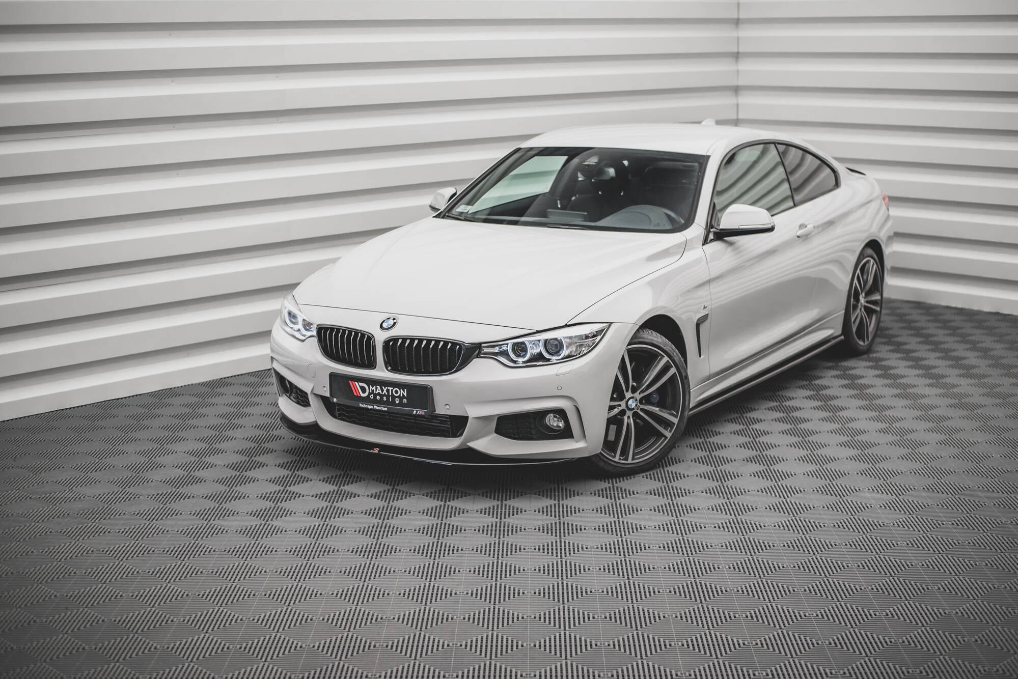 Maxton Design Street+ Spoilerlippe Front Ansatz V.2 passend für BMW 4er Coupe / Gran Coupe / Cabrio M-Paket F32 / F36 / F33 schwarz Hochglanz
