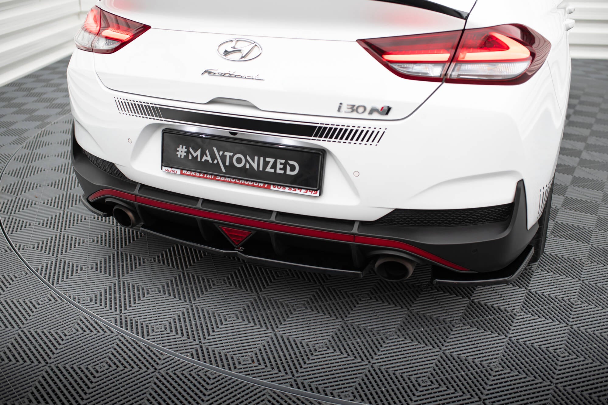 Maxton Design Street+ Mittlerer Diffusor RACE passend für Hyundai I30 N Mk3 Fastback schwarz Hochglanz