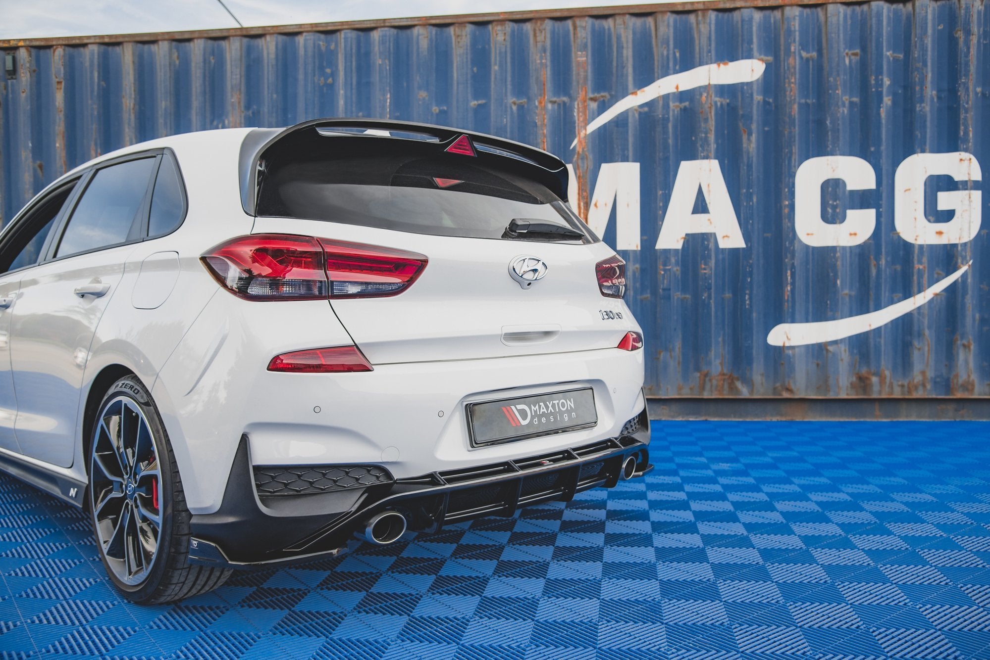 Maxton Design Heck Ansatz Flaps Diffusor V.4 passend für Hyundai I30 N Mk3 Hatchback schwarz Hochglanz