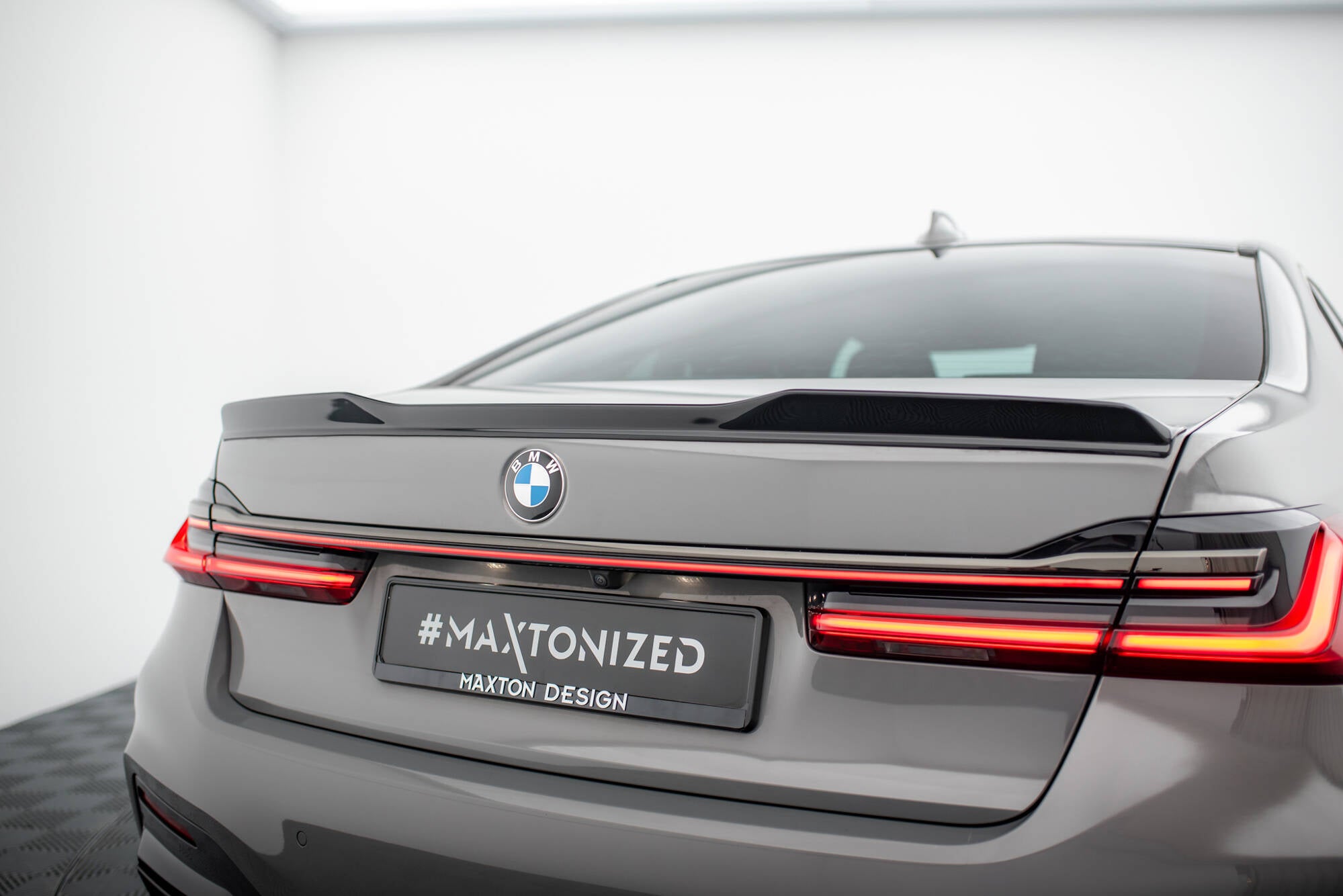 Maxton Design Spoiler CAP 3D passend für BMW 7 G11 / G12 schwarz Hochglanz