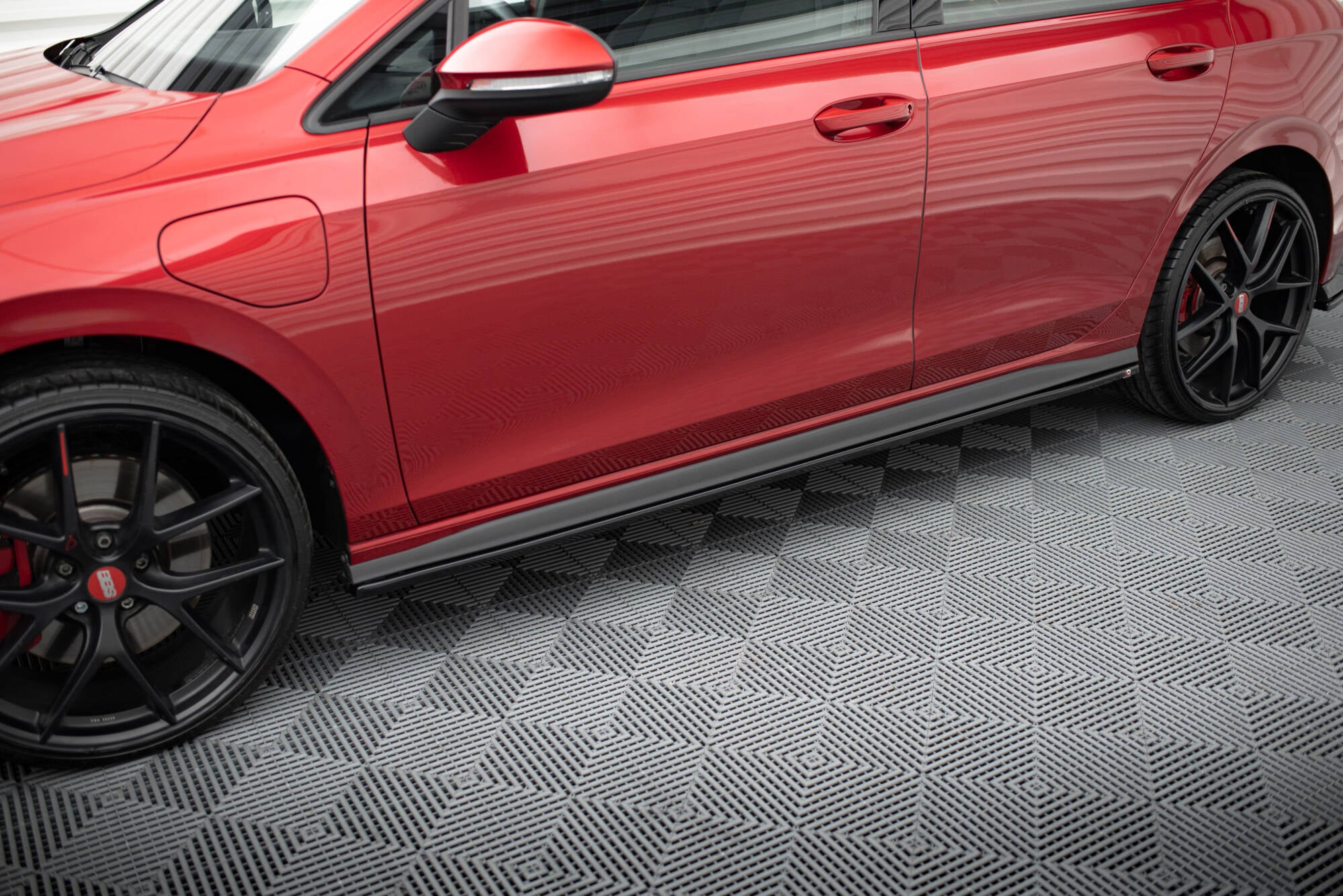 Maxton Design Street+ Seitenschweller Leisten passend für V.1 passend für VW Golf GTI / GTE / GTI Clubsport / GTD / R-Line Mk8 schwarz Hochglanz