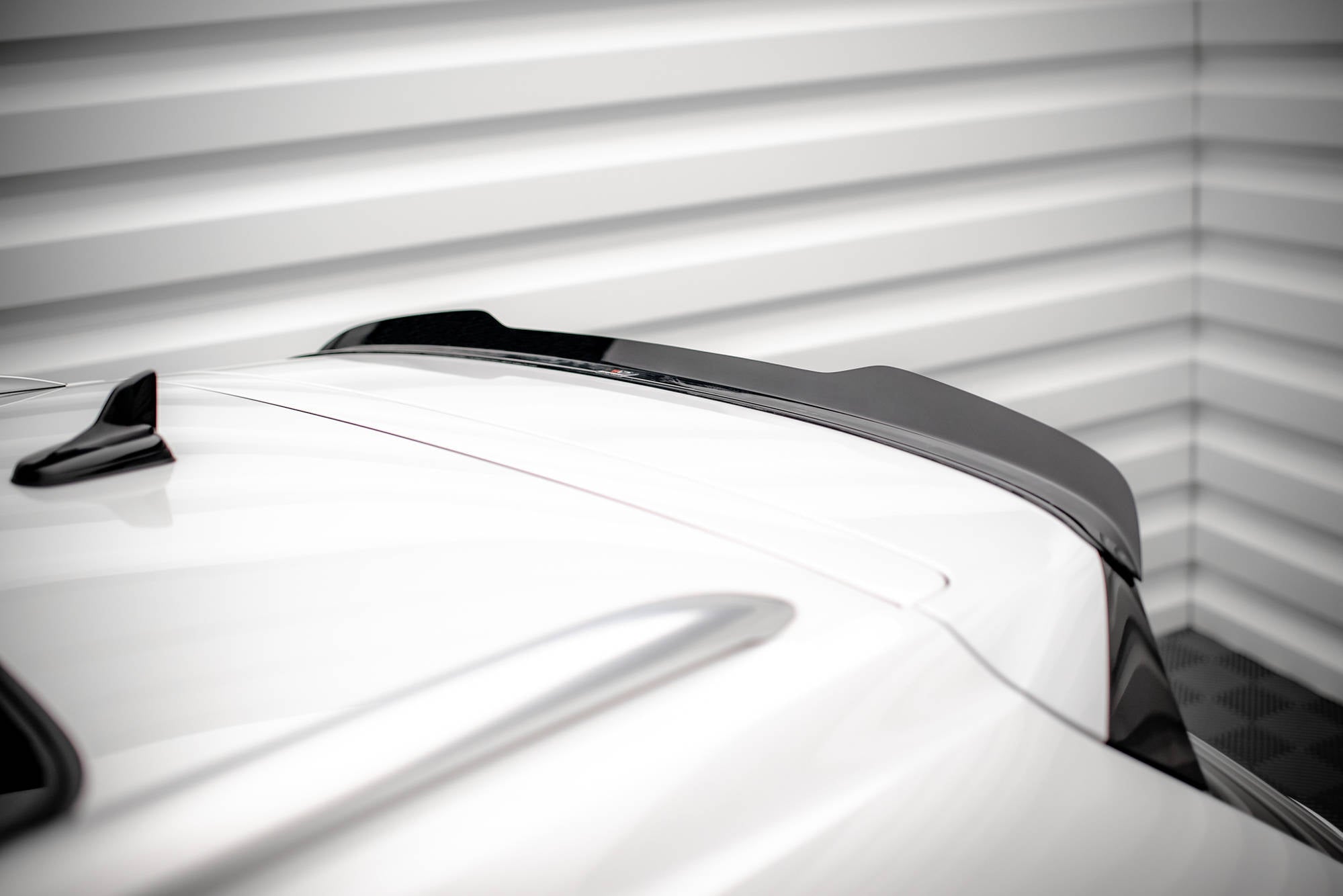 Maxton Design Spoiler CAP passend für VW Touareg R-Line Mk3 schwarz Hochglanz