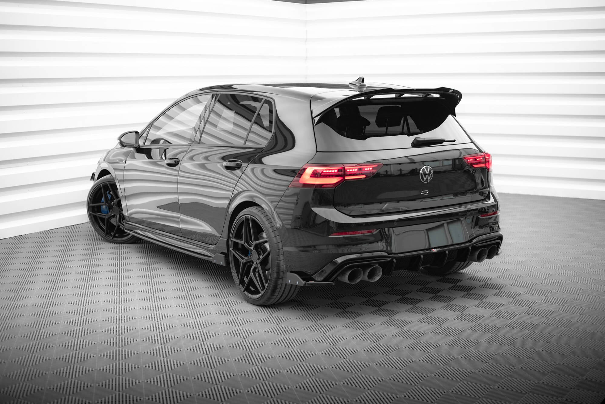 Maxton Design Heck Ansatz Flaps Diffusor V.6 + Flaps passend für VW Golf R Hatchback Mk8 Facelift