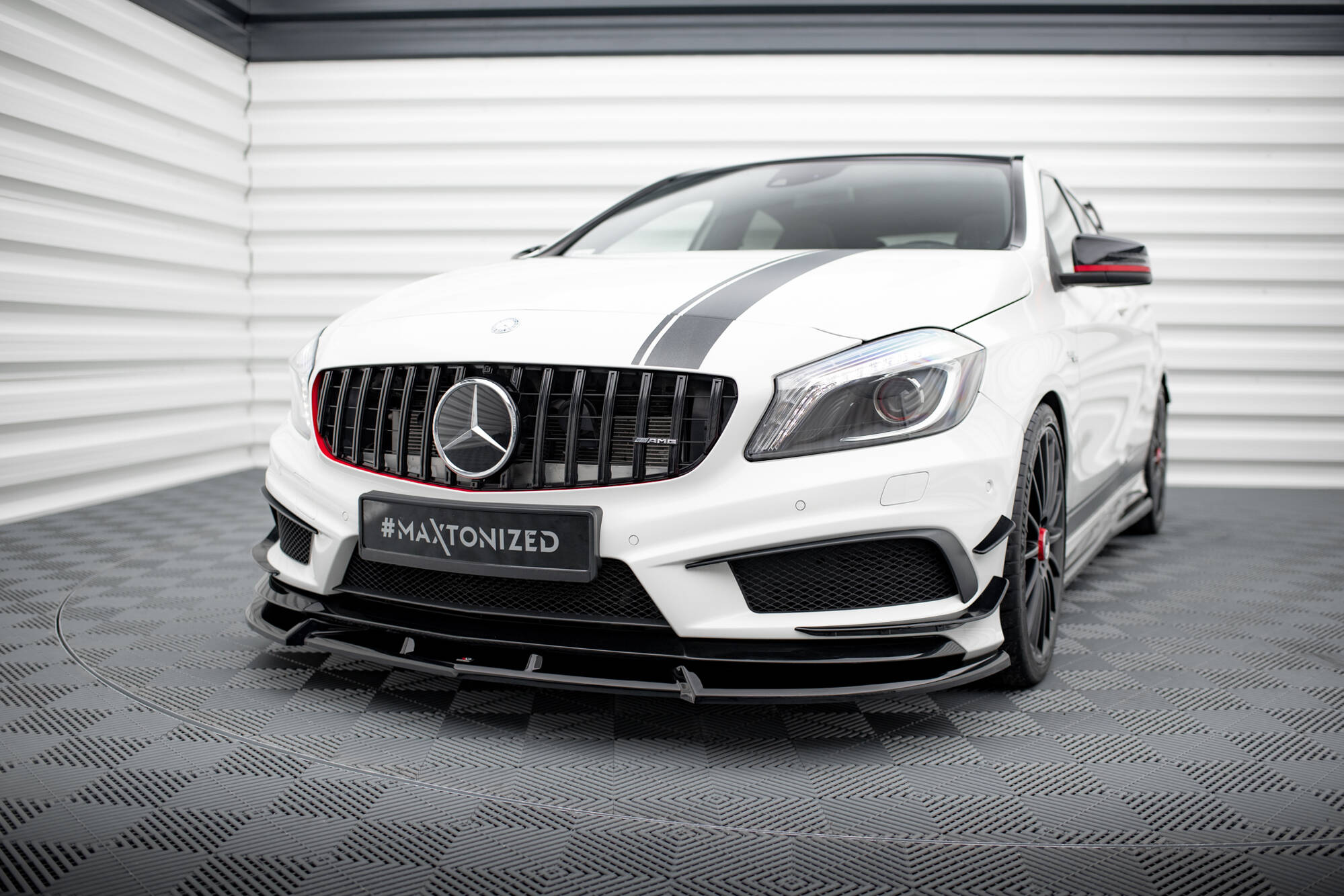 Maxton Design Street+ Spoilerlippe Front Ansatz V.3 passend für Mercedes-Benz A45 AMG W176 schwarz Hochglanz