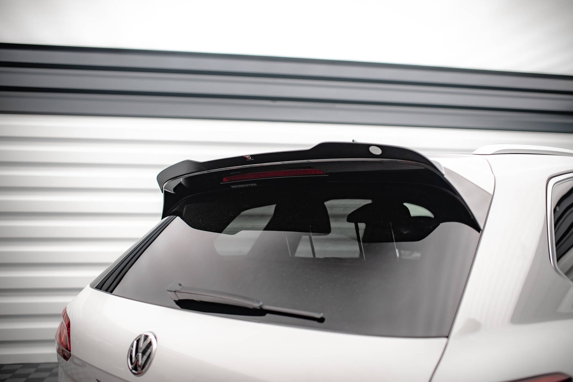 Maxton Design Spoiler CAP passend für VW Touareg R-Line Mk3 schwarz Hochglanz