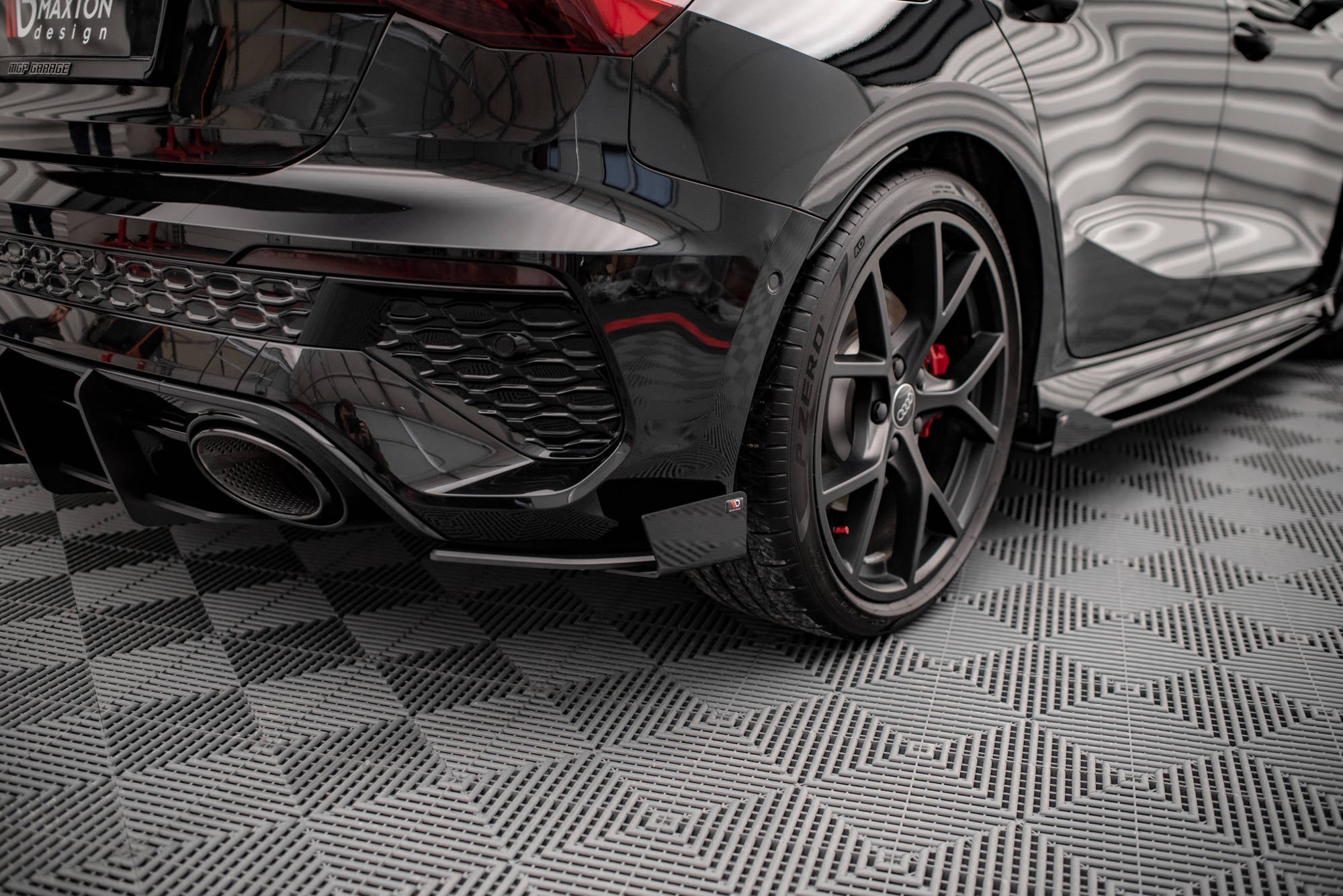 Maxton Design Hintere Seiten Flaps passend für Audi RS3 Sportback 8Y schwarz Hochglanz