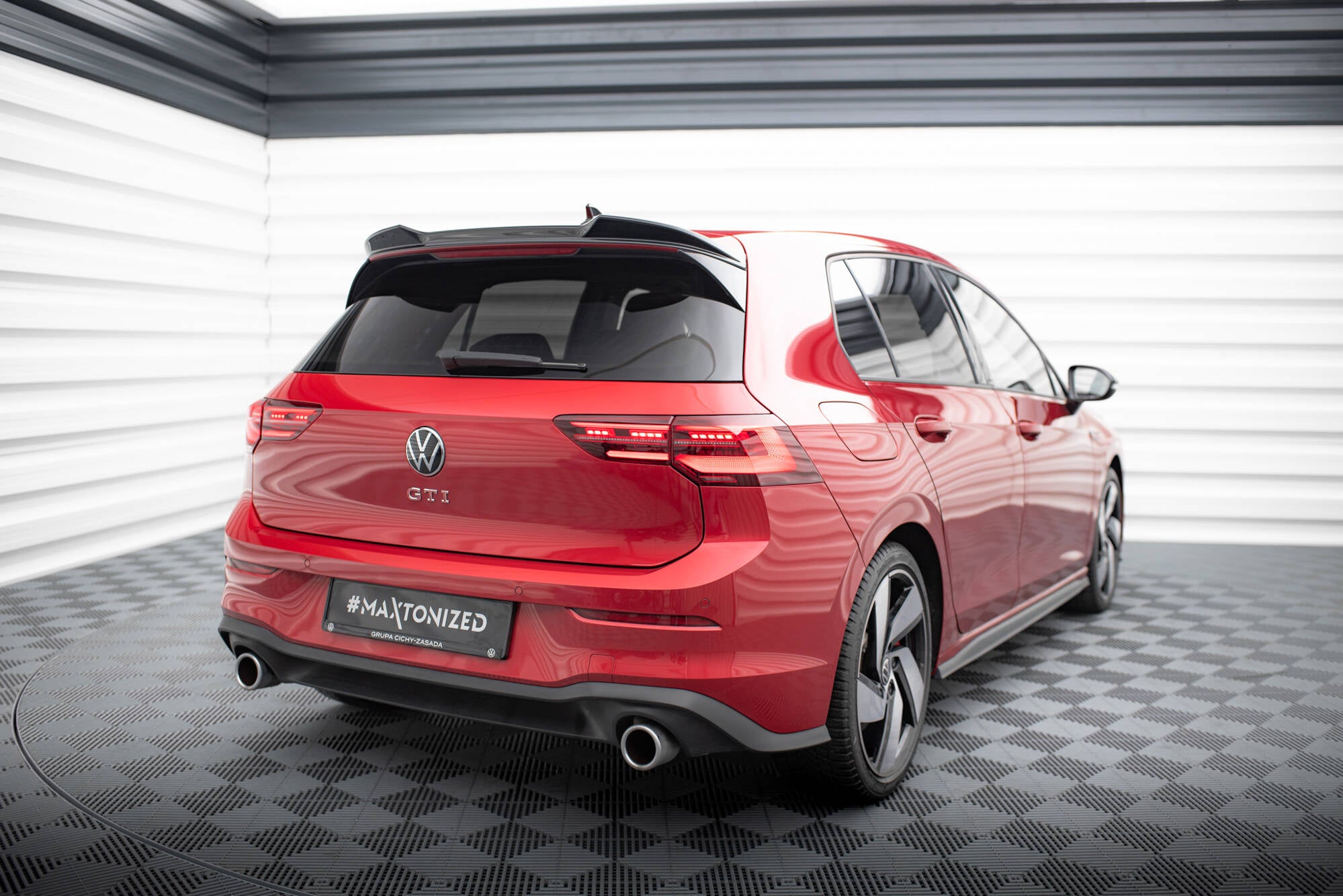 Maxton Design Spoiler CAP 3D passend für VW Golf GTI / GTE / GTD / R-Line / R Mk8 schwarz Hochglanz