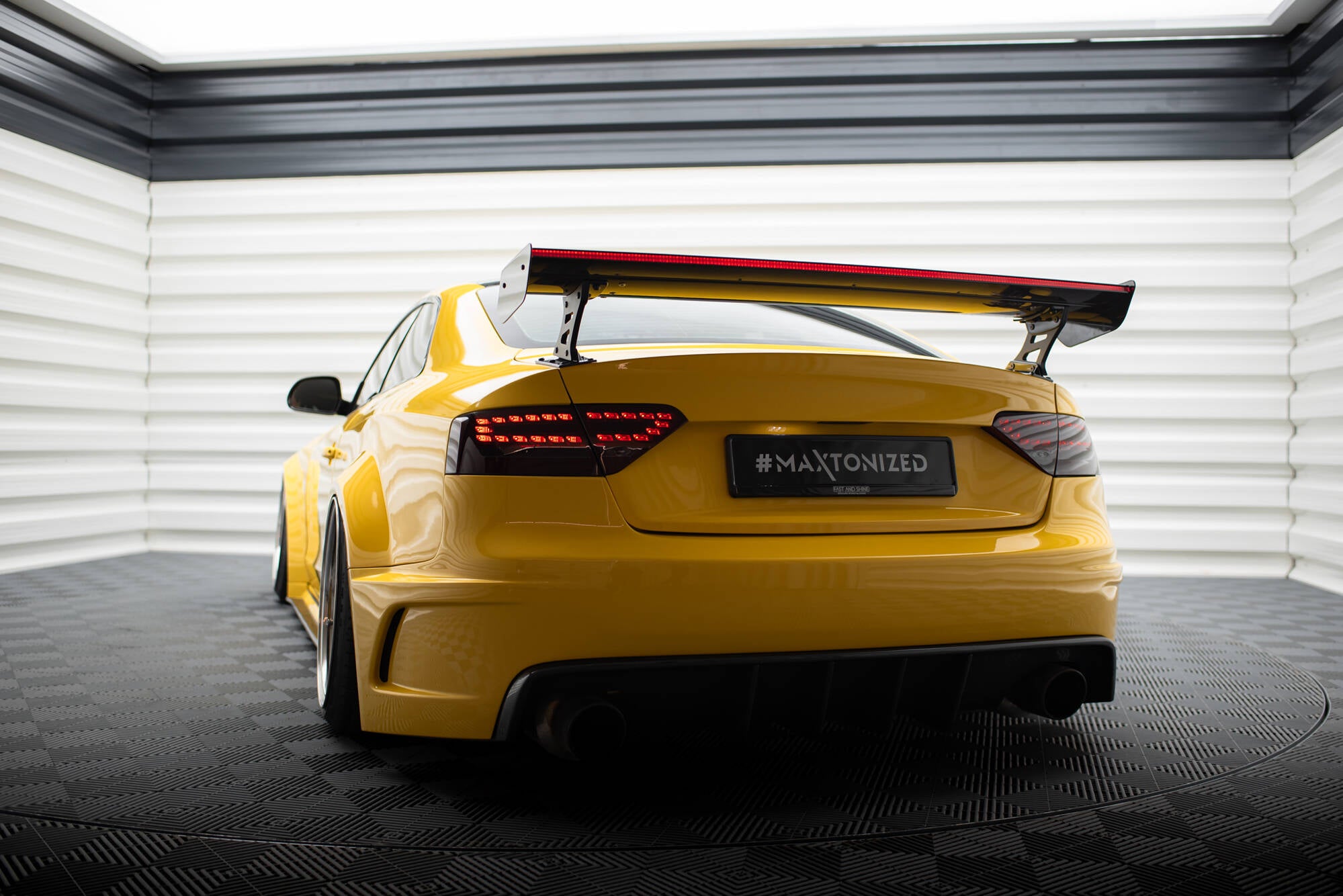 Maxton Design Carbon Spoiler With External Brackets Uprights + LED Audi A5 Coupe 8T für Audi A5 / S5 / RS5