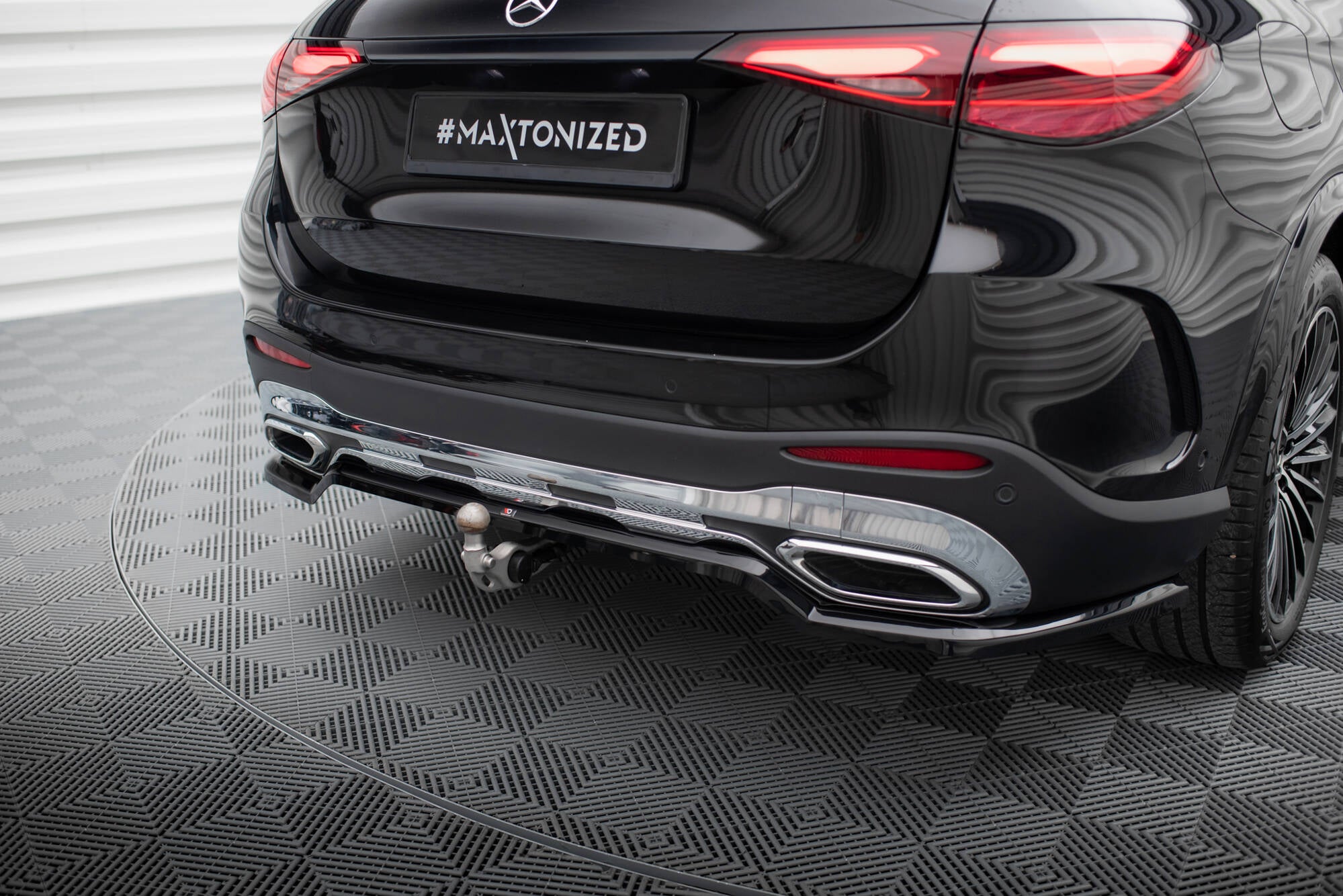 Maxton Design Street+ Mittlerer Diffusor RACE passend für Mercedes-Benz GLC AMG-Line X254 schwarz Hochglanz