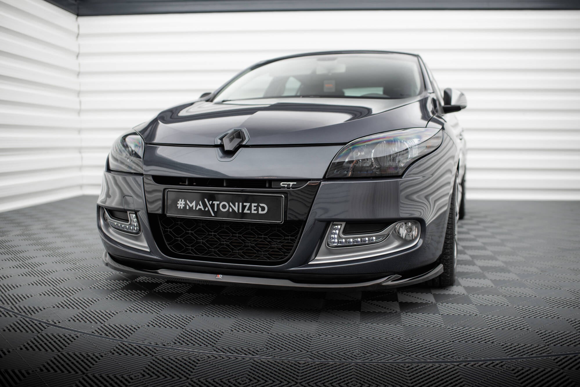 Maxton Design Street+ Spoilerlippe Front Ansatz V.2 passend für Renault Megane GT Mk3 Facelift schwarz Hochglanz