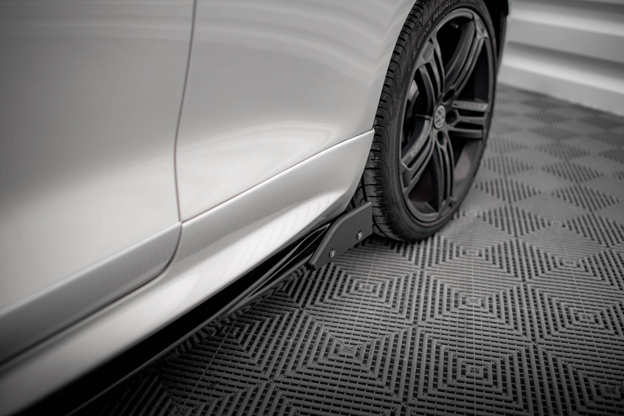 Maxton Design Street+ Seitenschweller Leisten V.2 passend für + Flaps passend für VW Scirocco R Mk3 / Mk3 Facelift