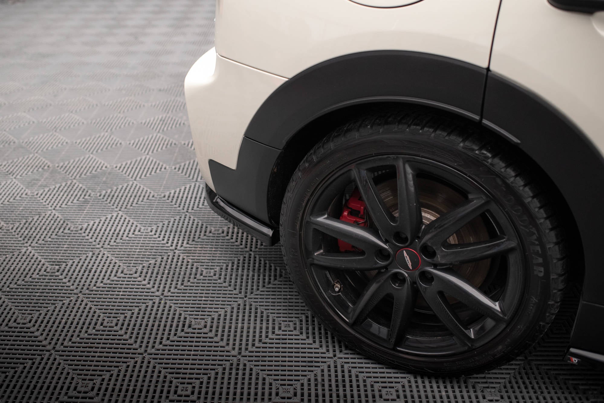 Maxton Design Heck Ansatz Flaps Diffusor V.1 passend für Mini Cooper Clubman John Cooper Works F54 Facelift schwarz Hochglanz