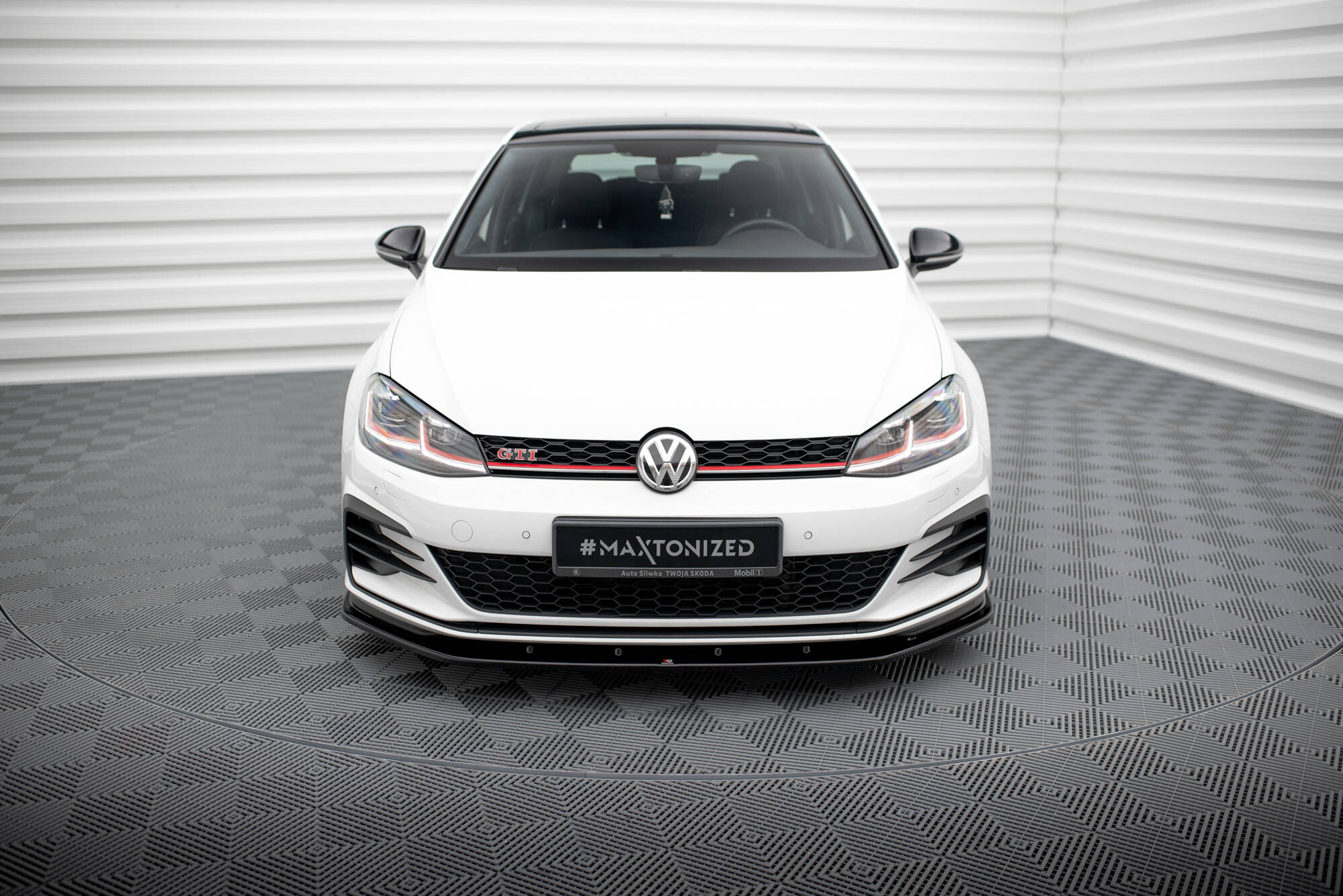 Maxton Design Street+ Spoilerlippe Front Ansatz V.1 passend für VW Golf GTI / GTD Mk7 Facelift schwarz Hochglanz