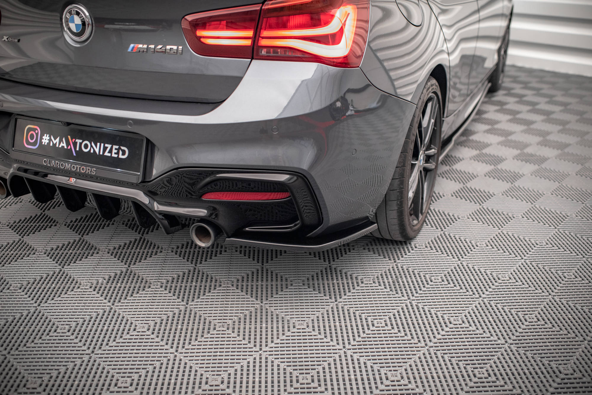 Maxton Design Heck Ansatz Flaps Diffusor passend für BMW 1er F20 Facelift M-power schwarz Hochglanz