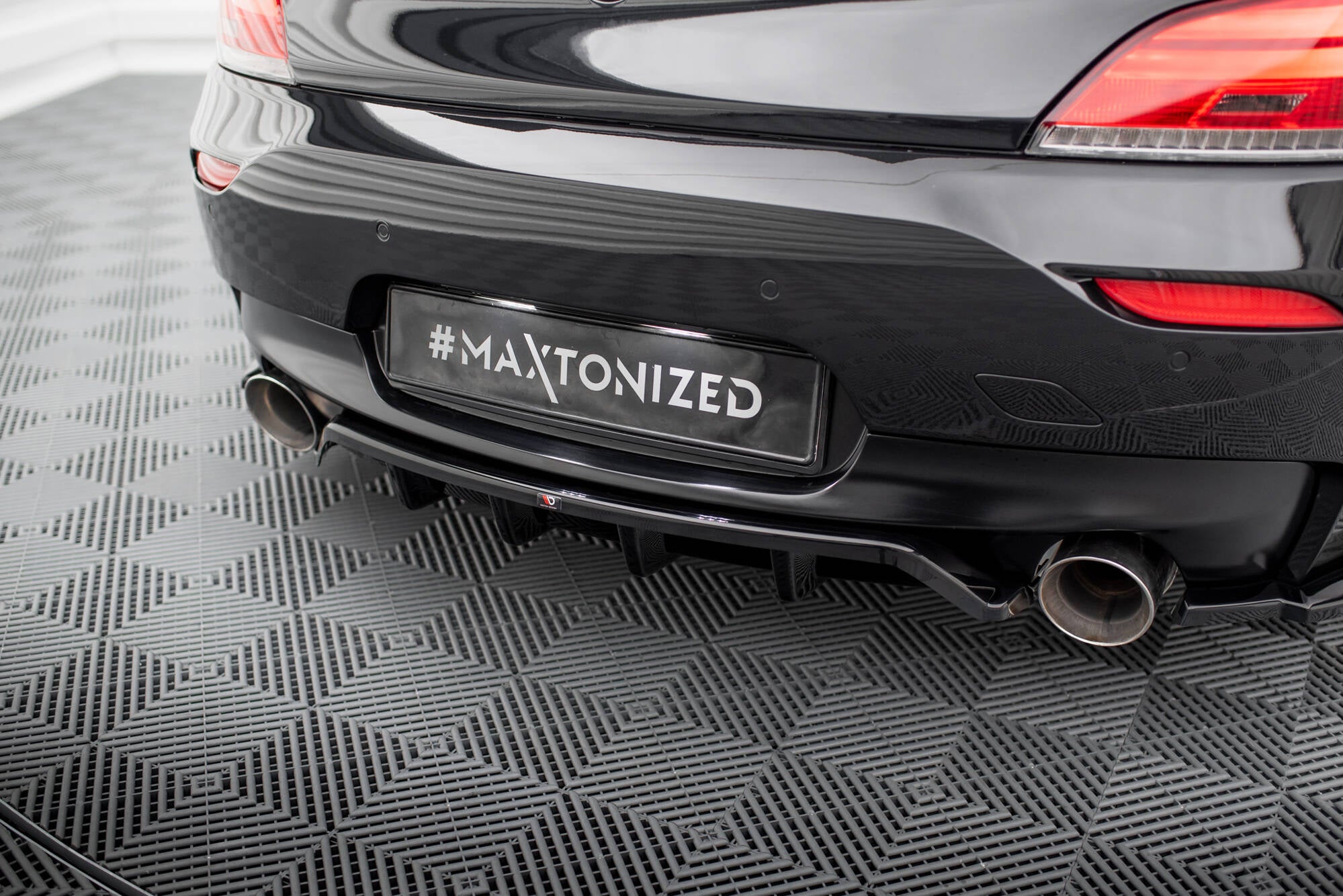 Maxton Design Street+ Mittlerer Diffusor RACE passend für BMW Z4 M-Paket E89 Facelift schwarz Hochglanz