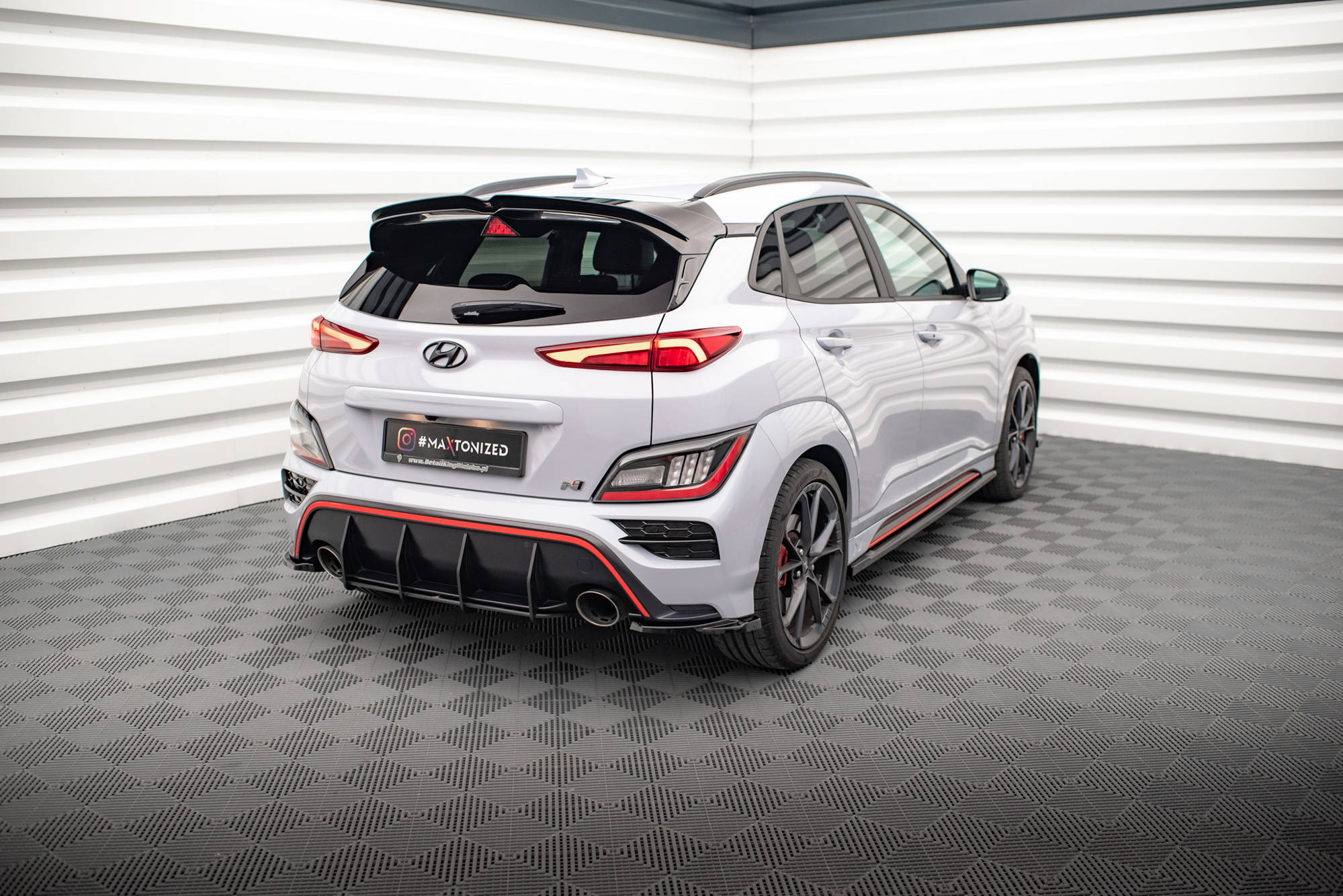 Maxton Design Heck Ansatz Flaps Diffusor V.1 passend für Hyundai Kona Mk1 schwarz Hochglanz