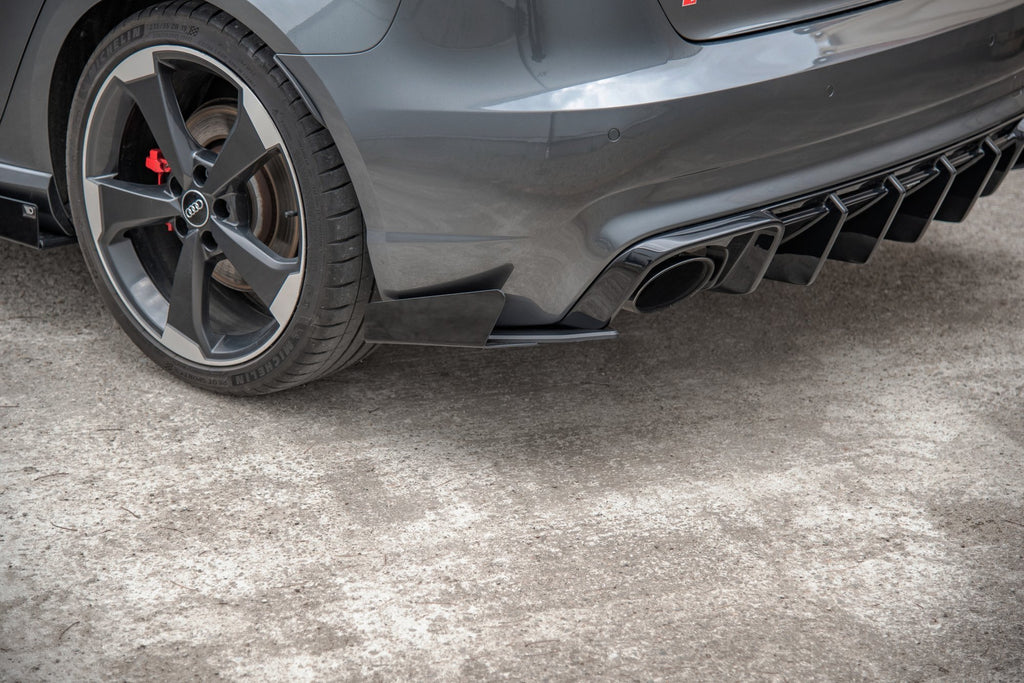 Maxton Design Hintere Seiten Flaps passend für Audi RS3 8V Sportback schwarz Hochglanz