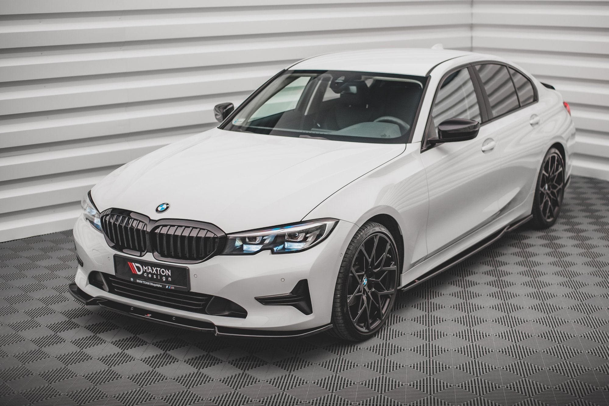 Maxton Design Street+ Spoilerlippe Front Ansatz V.1 passend für BMW 3er G20 / G21 schwarz Hochglanz