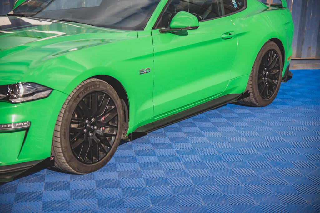 Maxton Design Street Pro Street+ Seitenschweller Leisten passend für V.1 + Flaps passend für Ford Mustang GT Mk6 Facelift schwarz Hochglanz