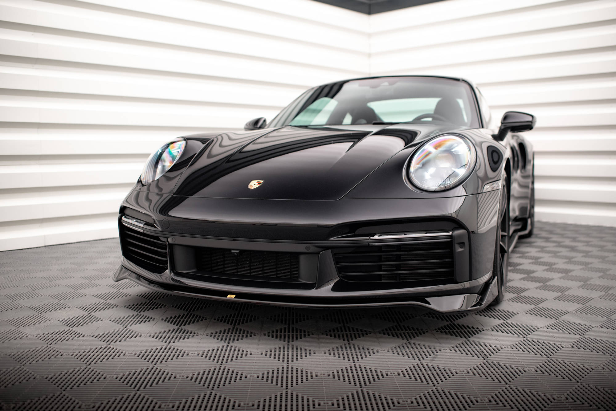 Maxton Design Street+ Spoilerlippe Front Ansatz passend für Porsche 911 Turbo S 992 schwarz Hochglanz