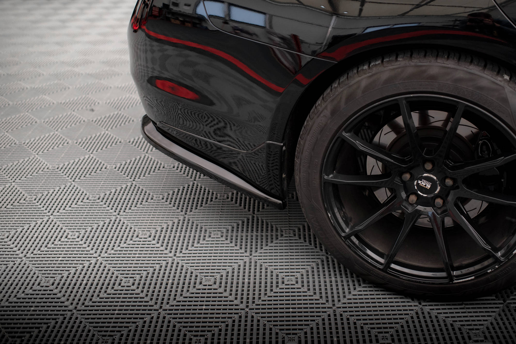 Maxton Design Heck Ansatz Flaps Diffusor V.1 passend für Infiniti Q50 S Mk1 schwarz Hochglanz