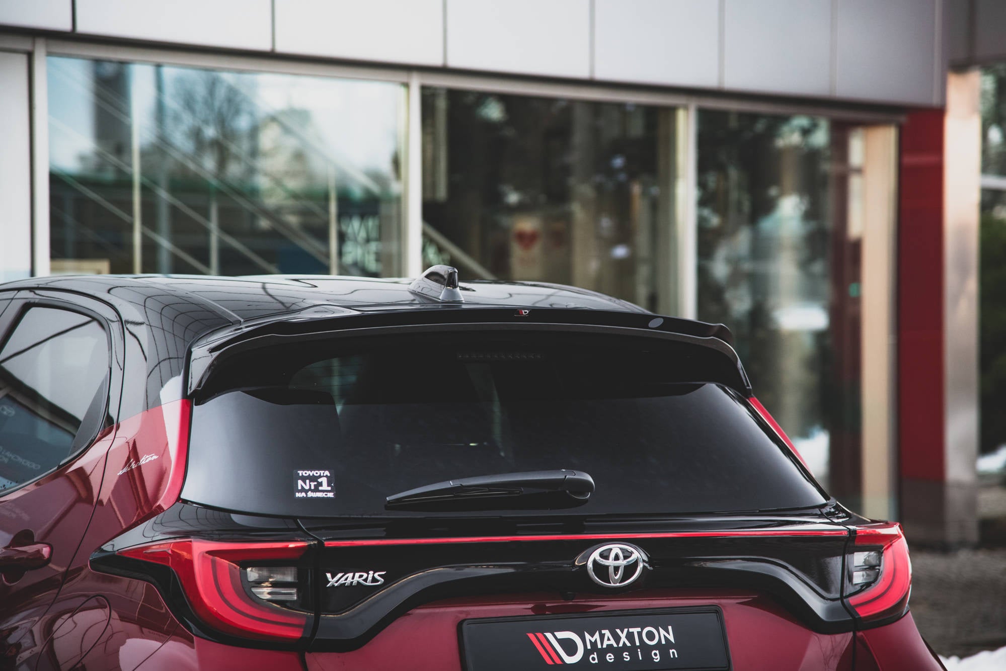 Maxton Design Spoiler CAP V.1 passend für Toyota Yaris Mk4 schwarz Hochglanz
