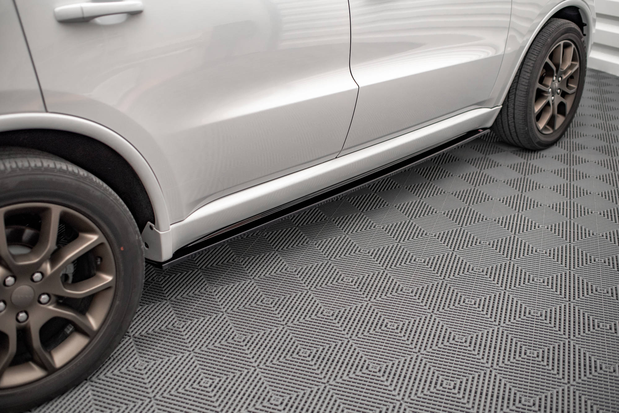 Maxton Design Street+ Seitenschweller Leisten passend für Dodge Durango RT Mk3 schwarz Hochglanz