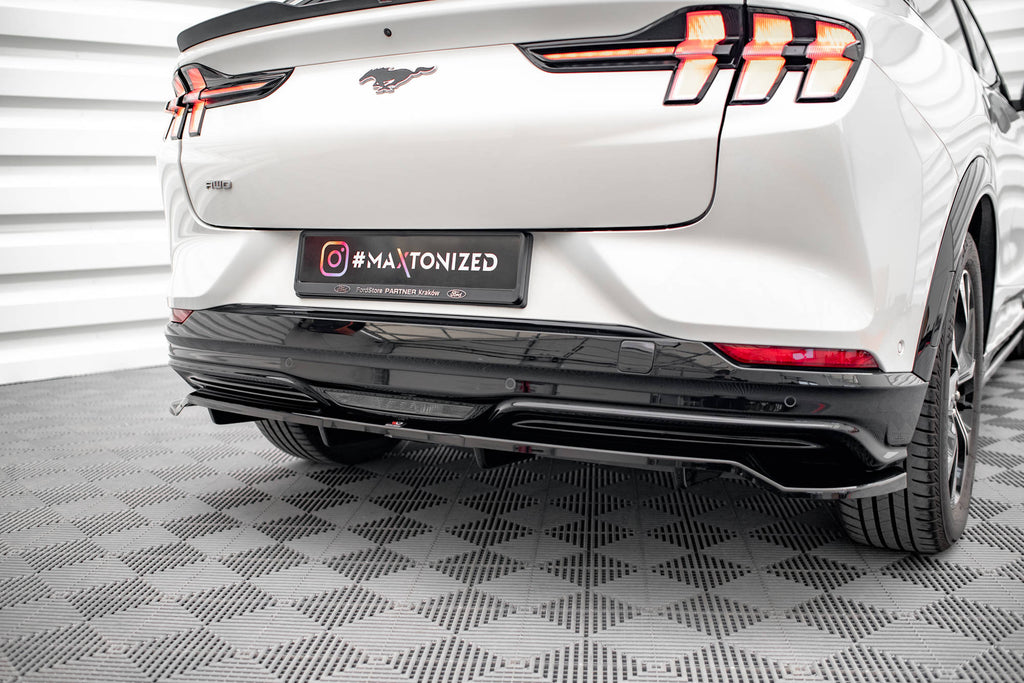 Maxton Design Street+ Mittlerer Diffusor RACE passend für Ford Mustang Mach-E Mk1 schwarz Hochglanz