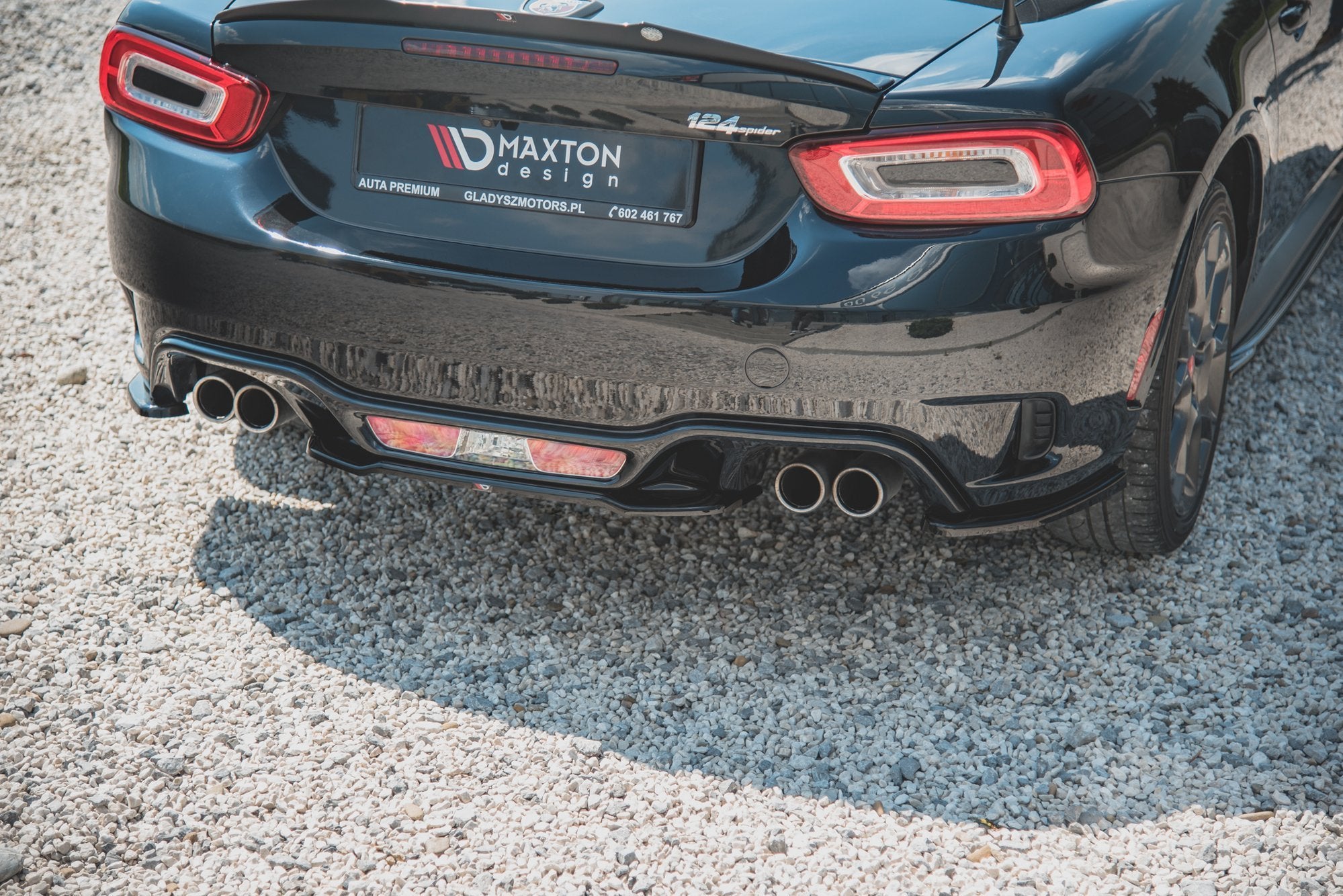 Maxton Design Mittlerer Diffusor Heck Ansatz für Fiat 124 Spider Abarth Carbon Look