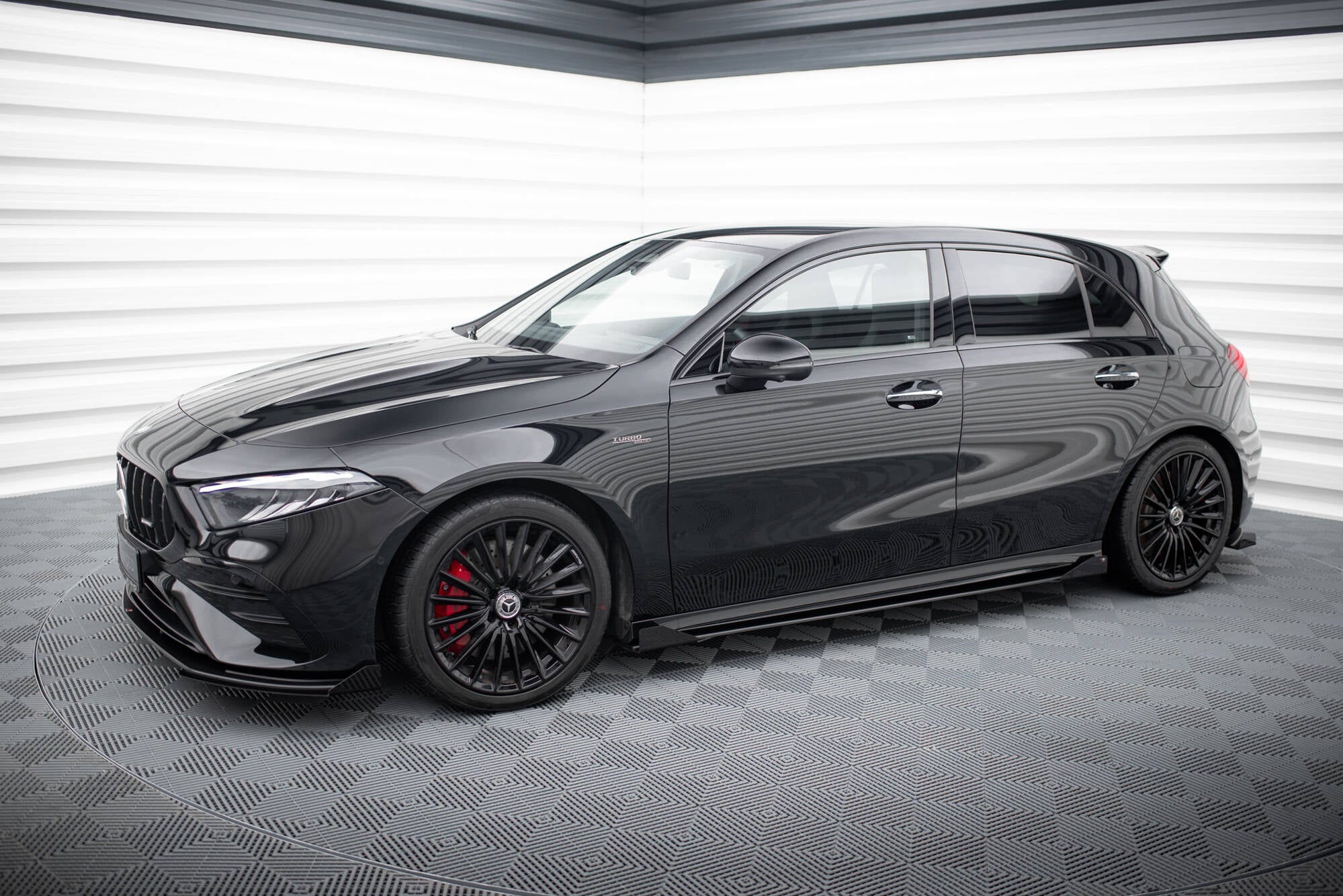 Maxton Design Street Pro Street+ Seitenschweller Leisten + Flaps passend für Mercedes-AMG A35 W177 Facelift schwarz Hochglanz